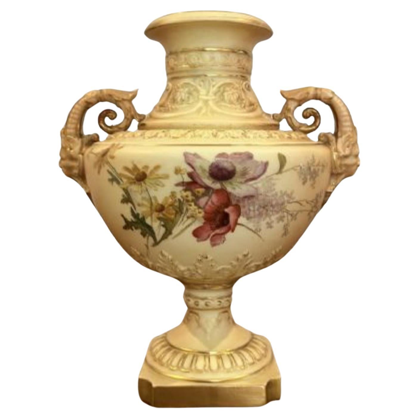 Fine quality Royal Worcester vase  For Sale