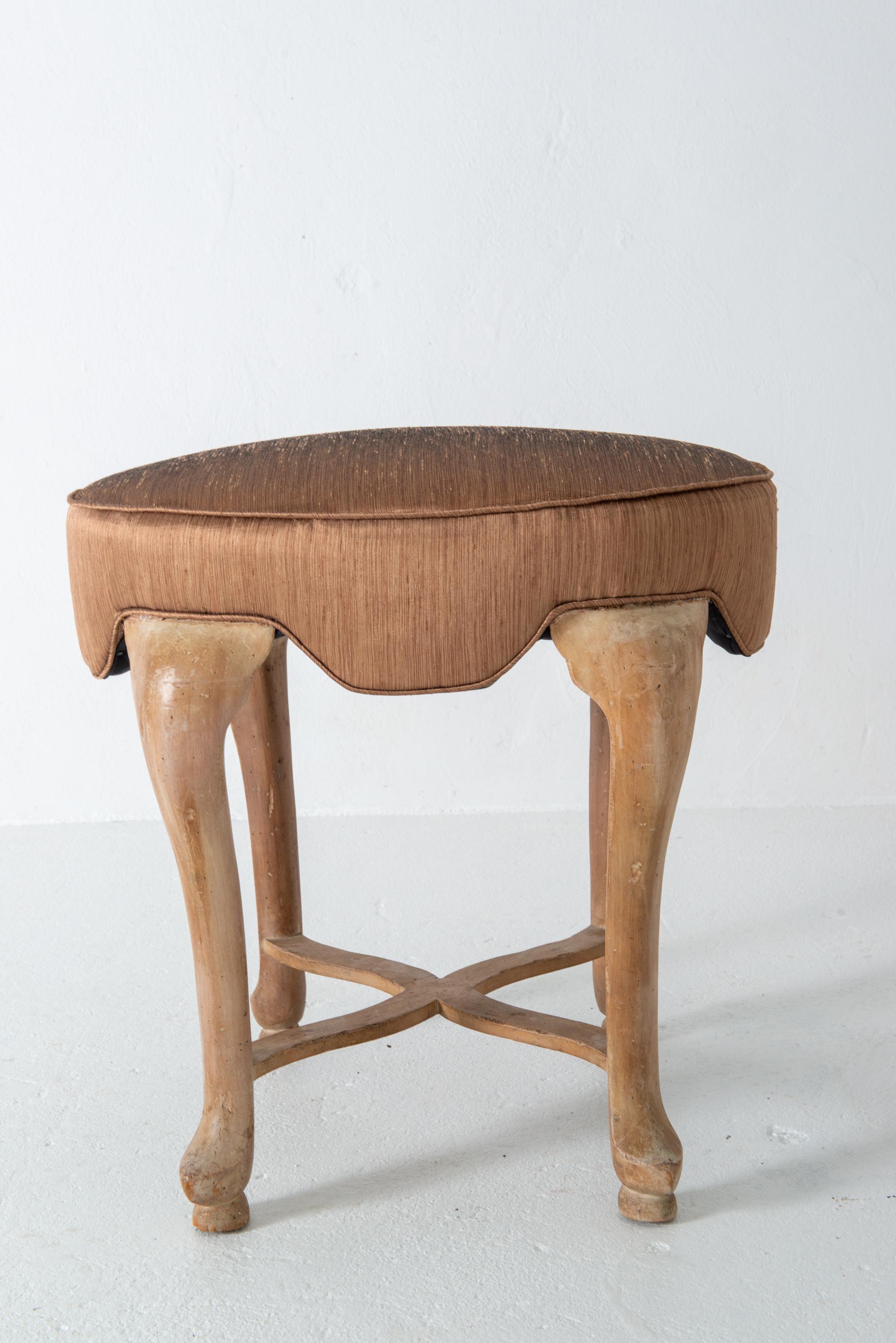 Mid-Century Modern Banc ovale en bois tapissé de qualité supérieure Sarreid avec pieds en sabot en vente