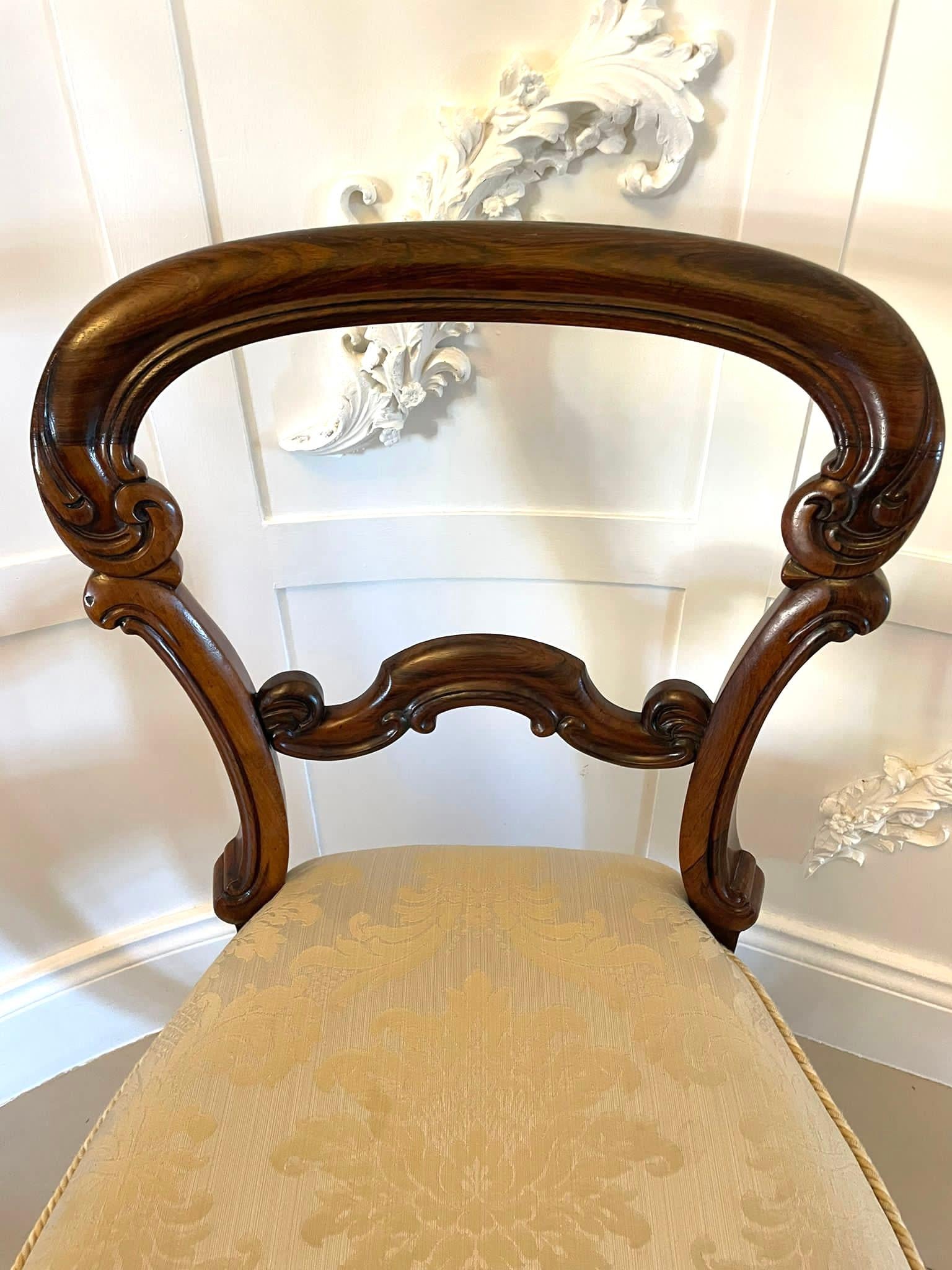 Set von 4 antiken viktorianischen geschnitzten Palisander-Esszimmerstühlen in hoher Qualität im Angebot 6