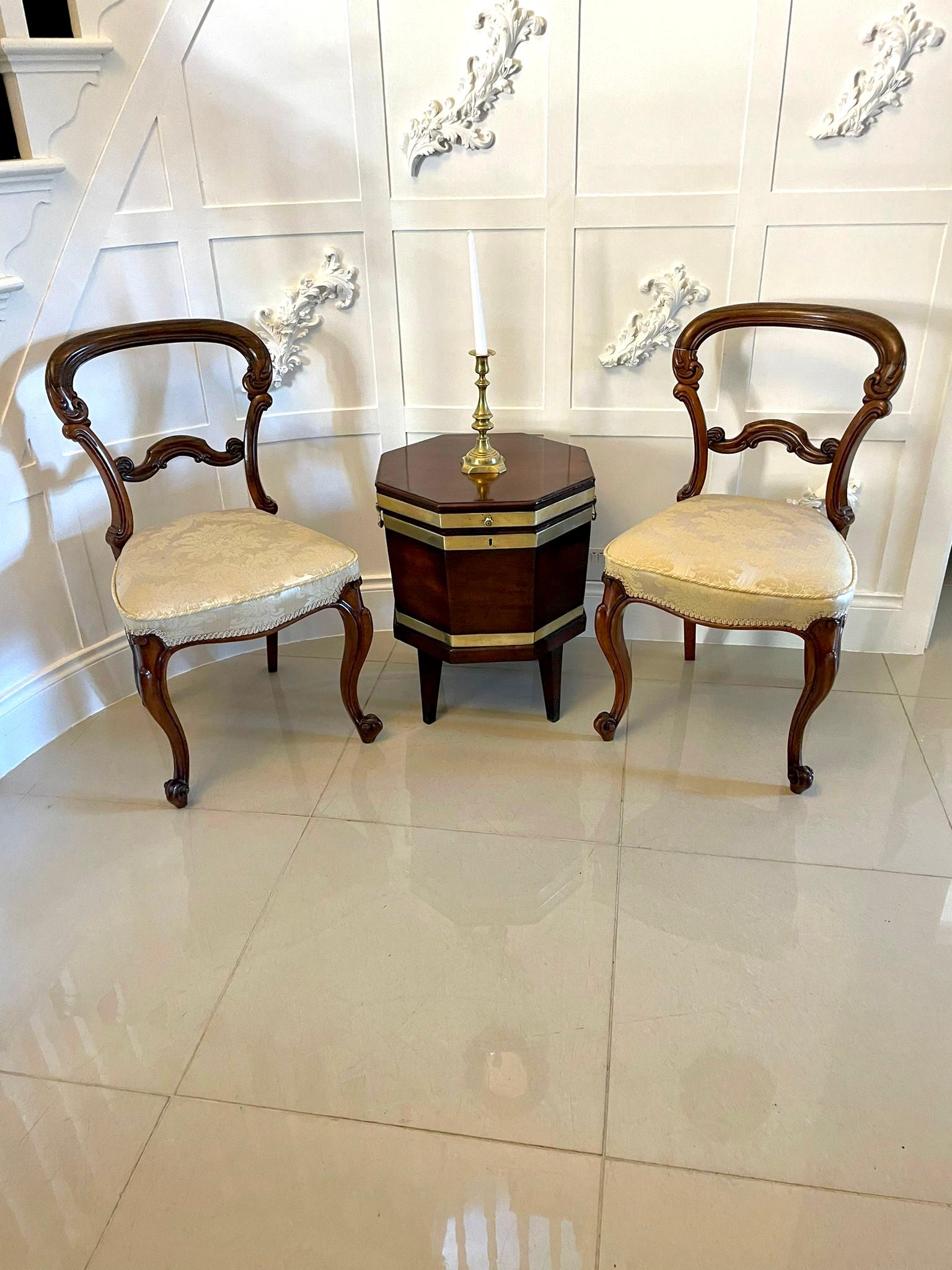 Fine quality set of 4 antique Victorian carved rosewood dining chairs having a quality carved pretty rosewood shaped balloon back with a shaped carved splat to the centre, newly reupholstered serpentine shaped seats in a quality fabric standing on