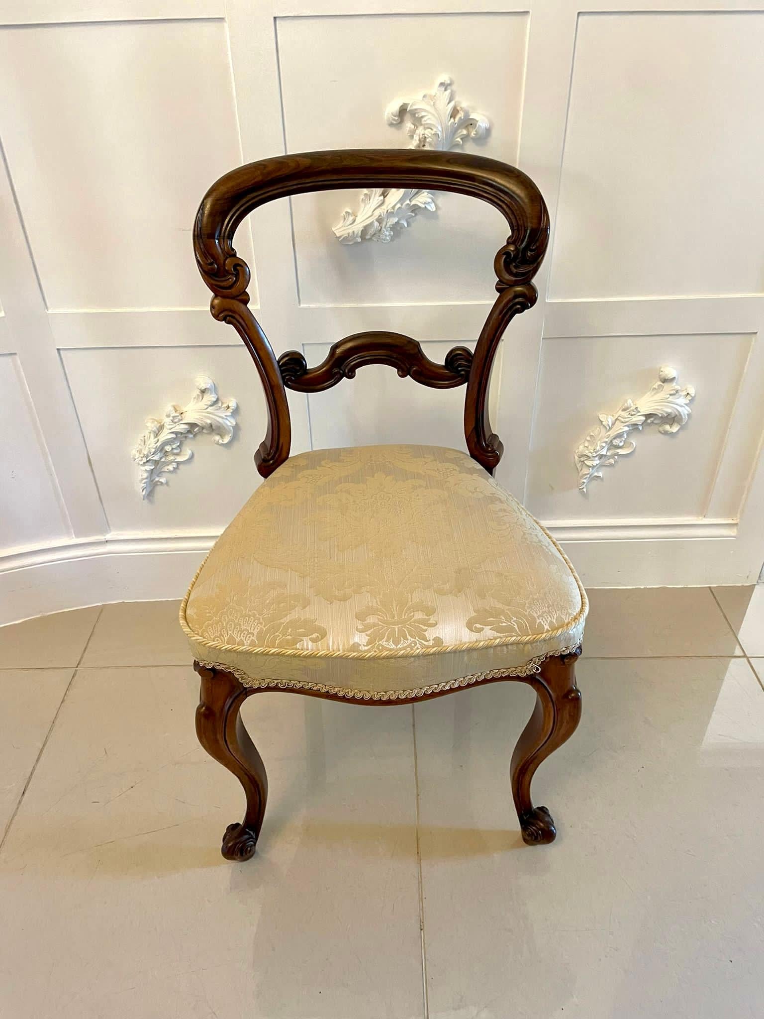 Set von 4 antiken viktorianischen geschnitzten Palisander-Esszimmerstühlen in hoher Qualität (Englisch) im Angebot
