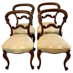 Ensemble de 4 chaises de salle à manger en bois de rose sculpté de l'époque victorienne