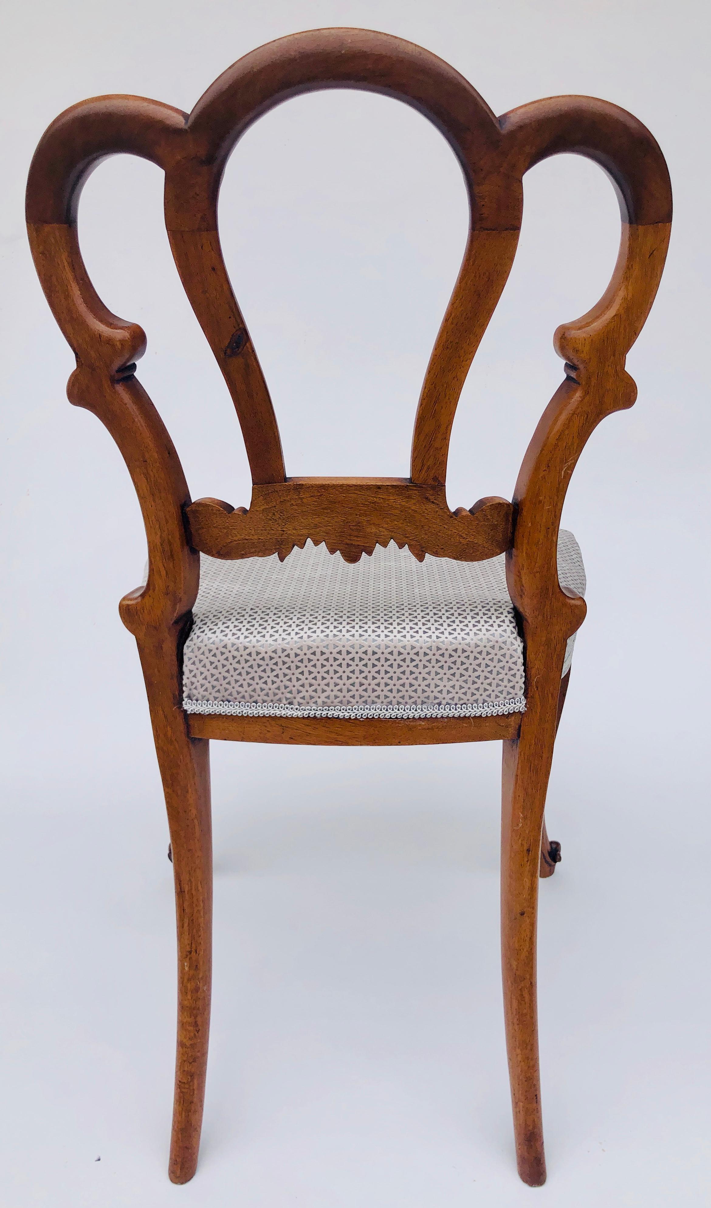 English Fine Quality Set of 4 Antique Victorian Walnut Dining Chairs
