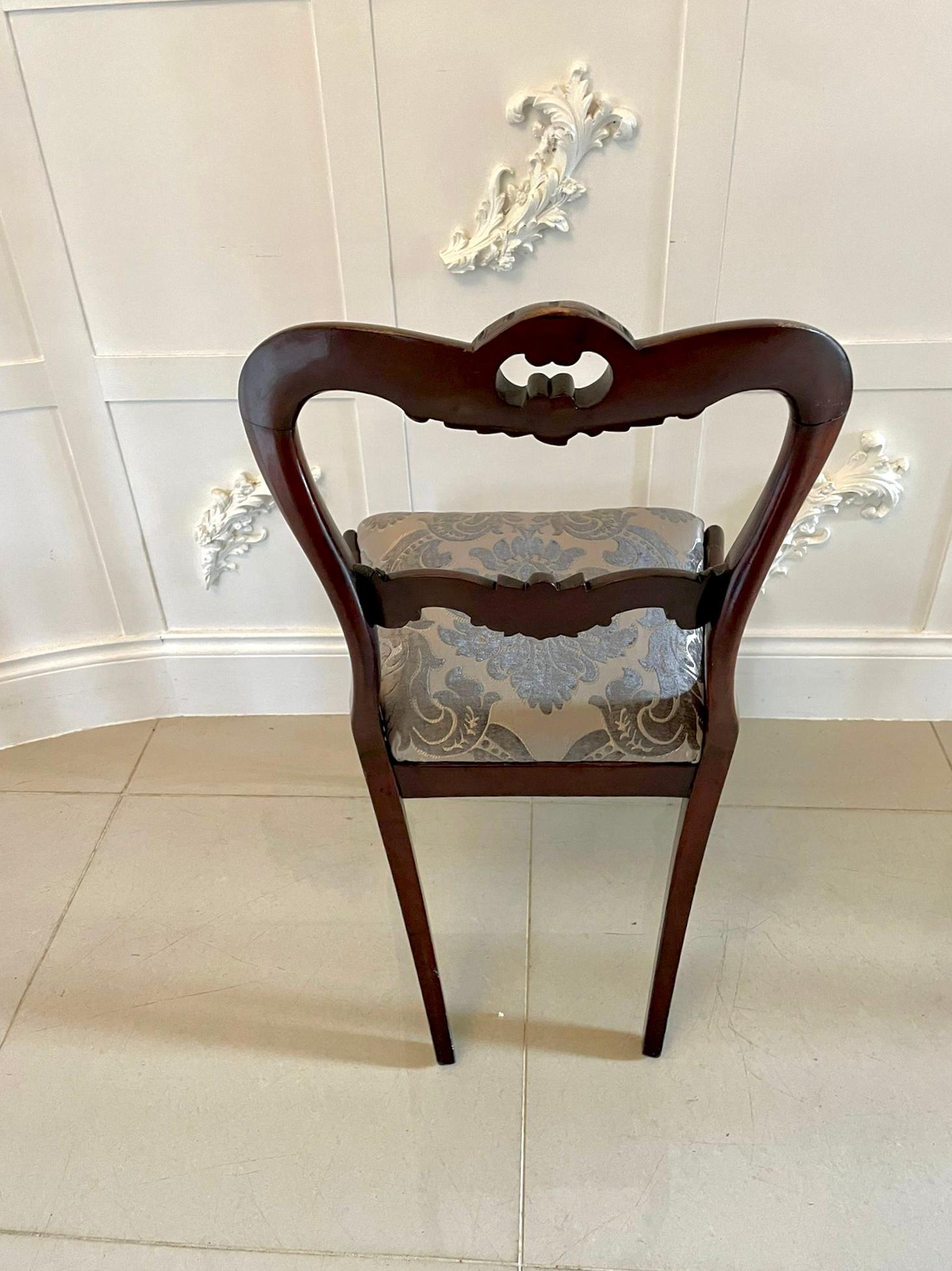 Fine Quality Set of 4 Antique William IV Carved Rosewood Dining Chairs  In Good Condition For Sale In Suffolk, GB