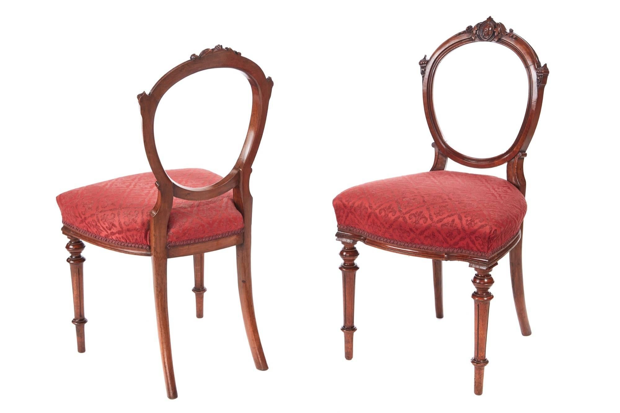 Fine quality set of six antique Victorian walnut dining chairs, with a lovely carved walnut shaped balloon back, newly re-upholstered seats with serpentine fronts, standing on turned and reeded legs to the front outswept back legs.