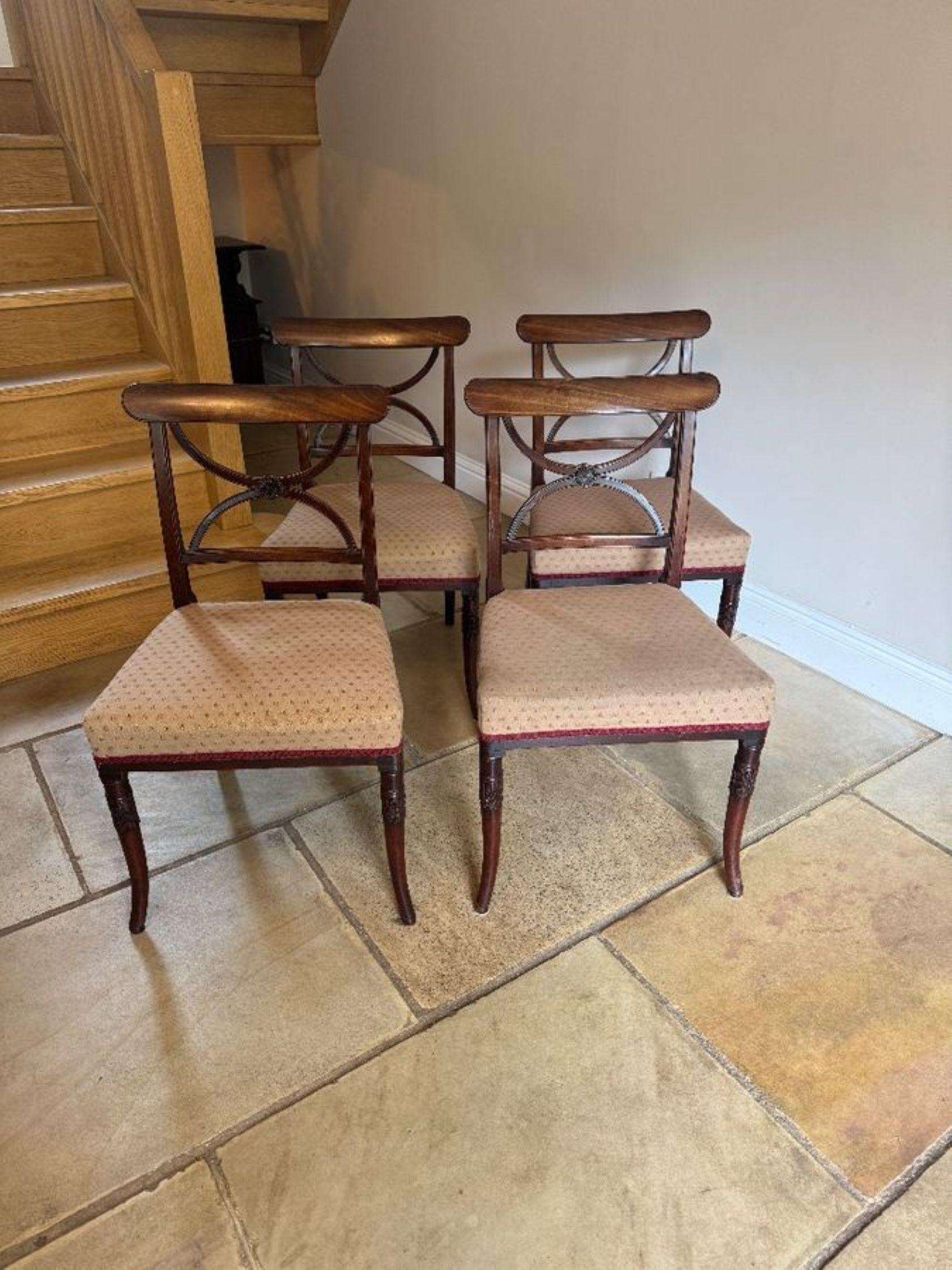 Fine quality set of four antique Regency mahogany dining chairs (Geschnitzt) im Angebot