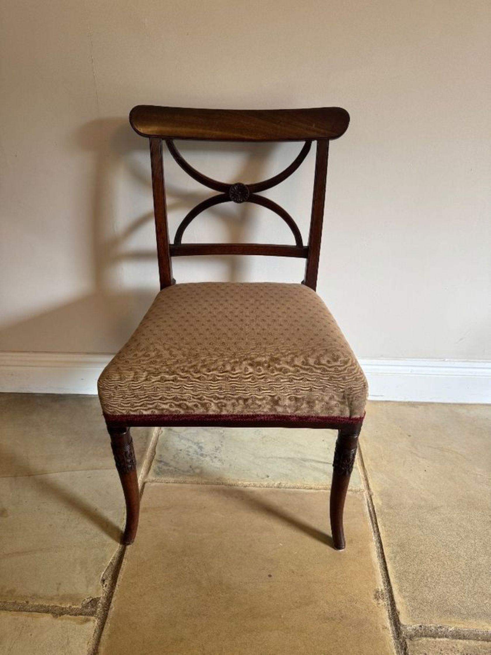 Fine quality set of four antique Regency mahogany dining chairs (19. Jahrhundert) im Angebot