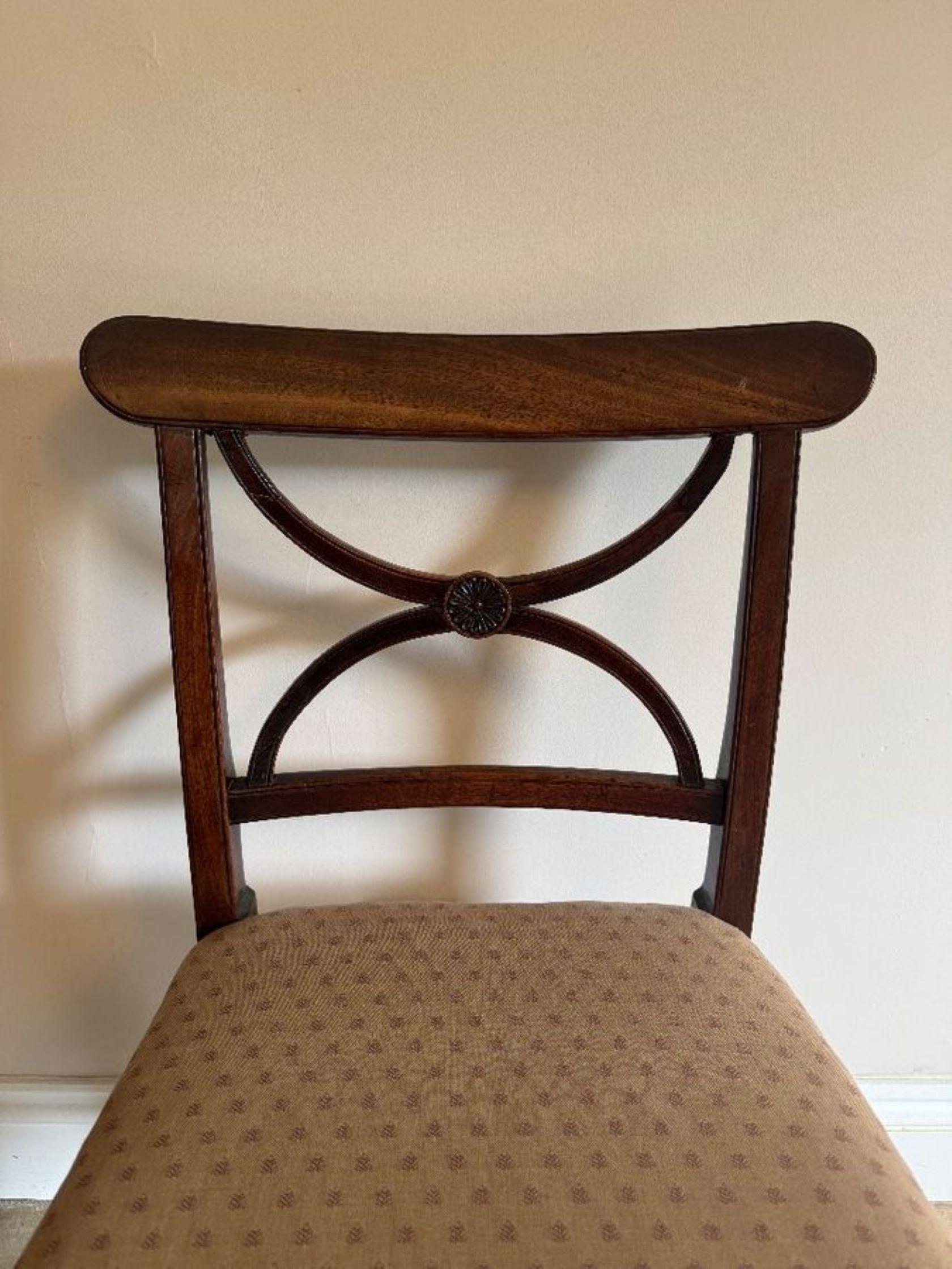 Fine quality set of four antique Regency mahogany dining chairs (Mahagoni) im Angebot