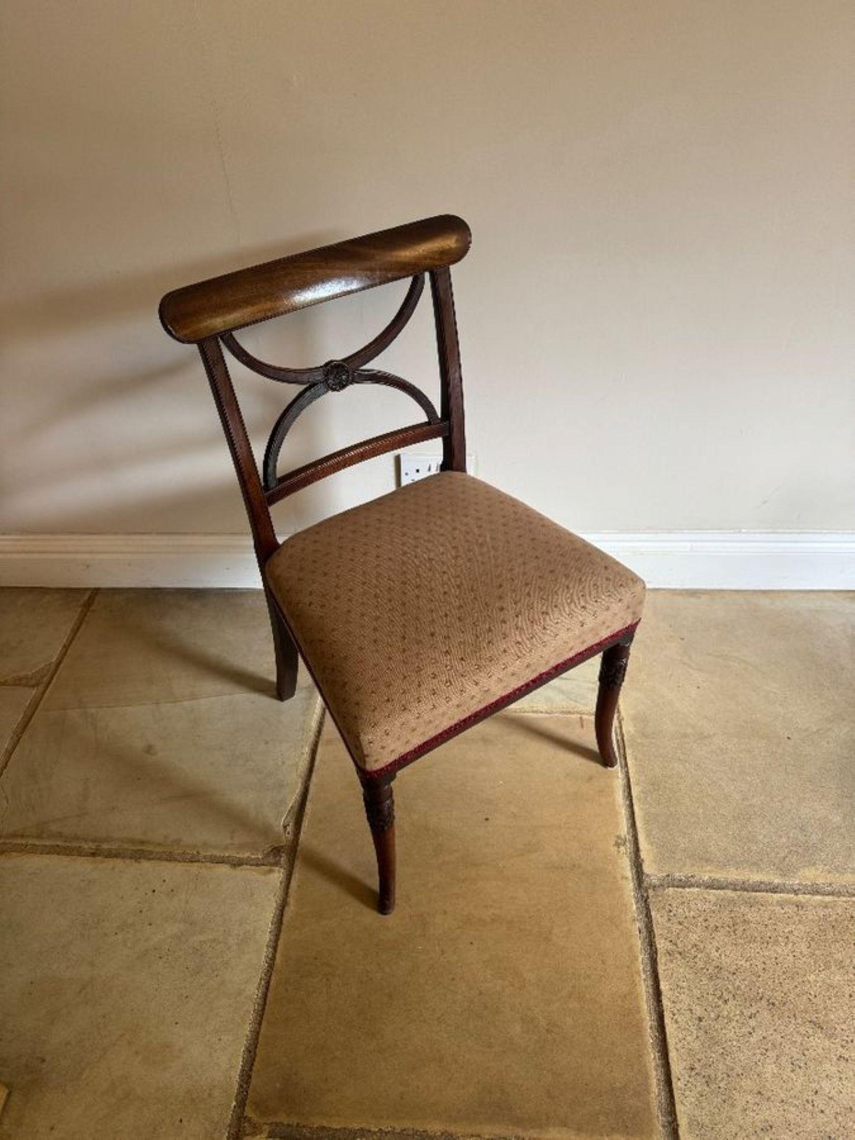 Fine quality set of four antique Regency mahogany dining chairs im Angebot 3