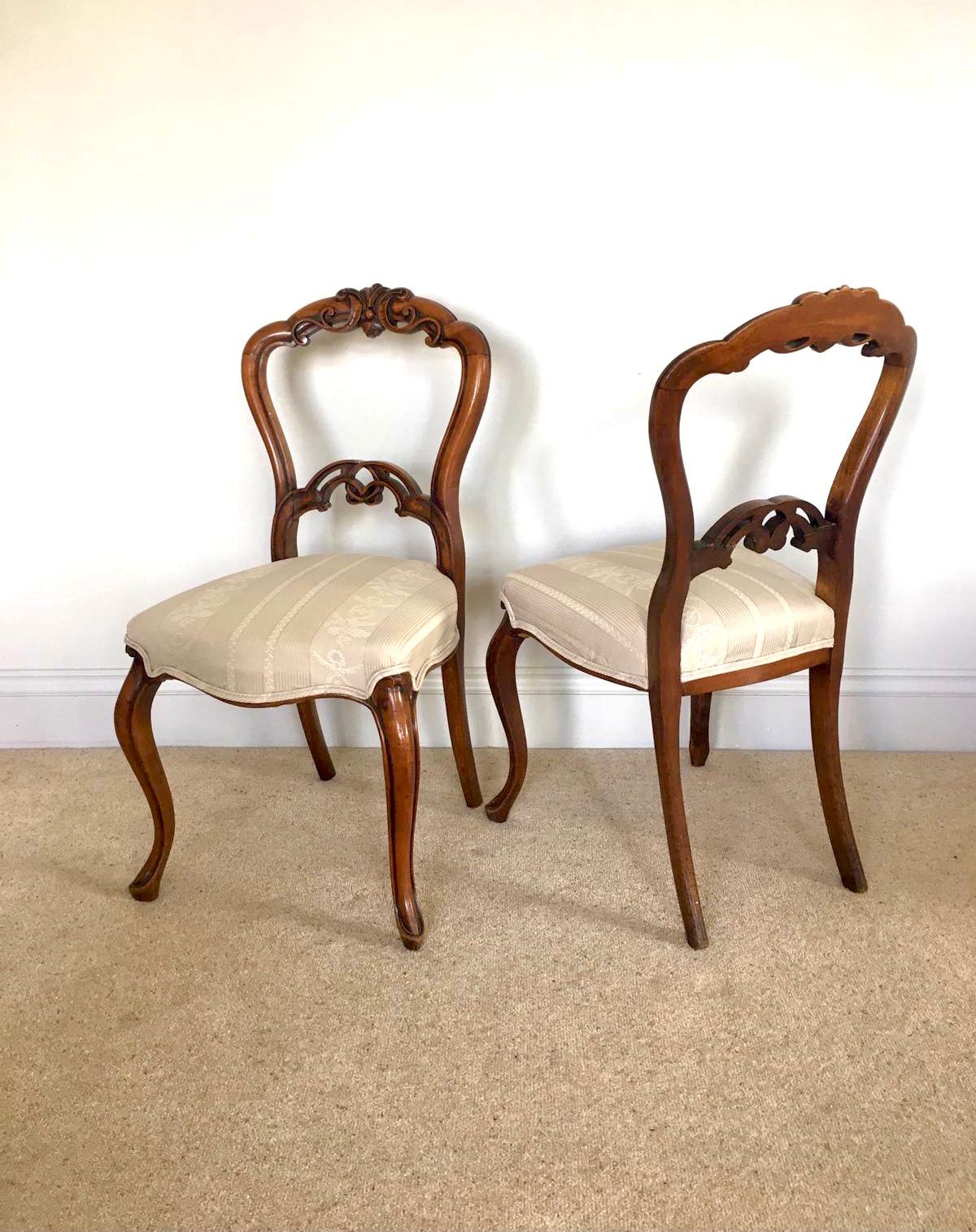 Fine Quality Set of Four Victorian Carved Walnut Dining Chairs 1