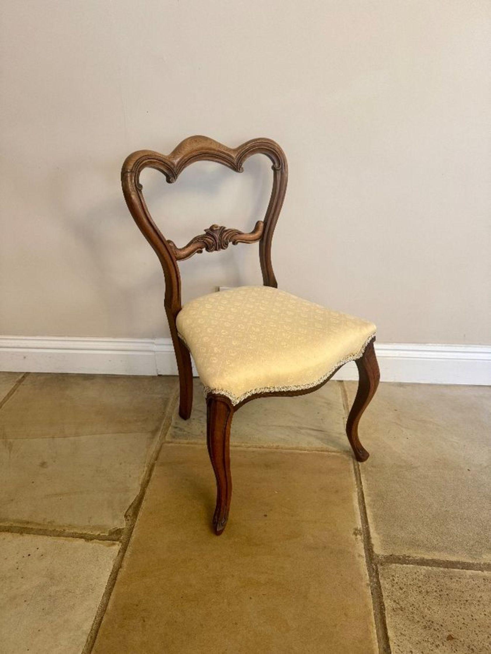 Ensemble de six chaises de salle à manger en bois de rose de l'époque victorienne, de belle qualité en vente 1