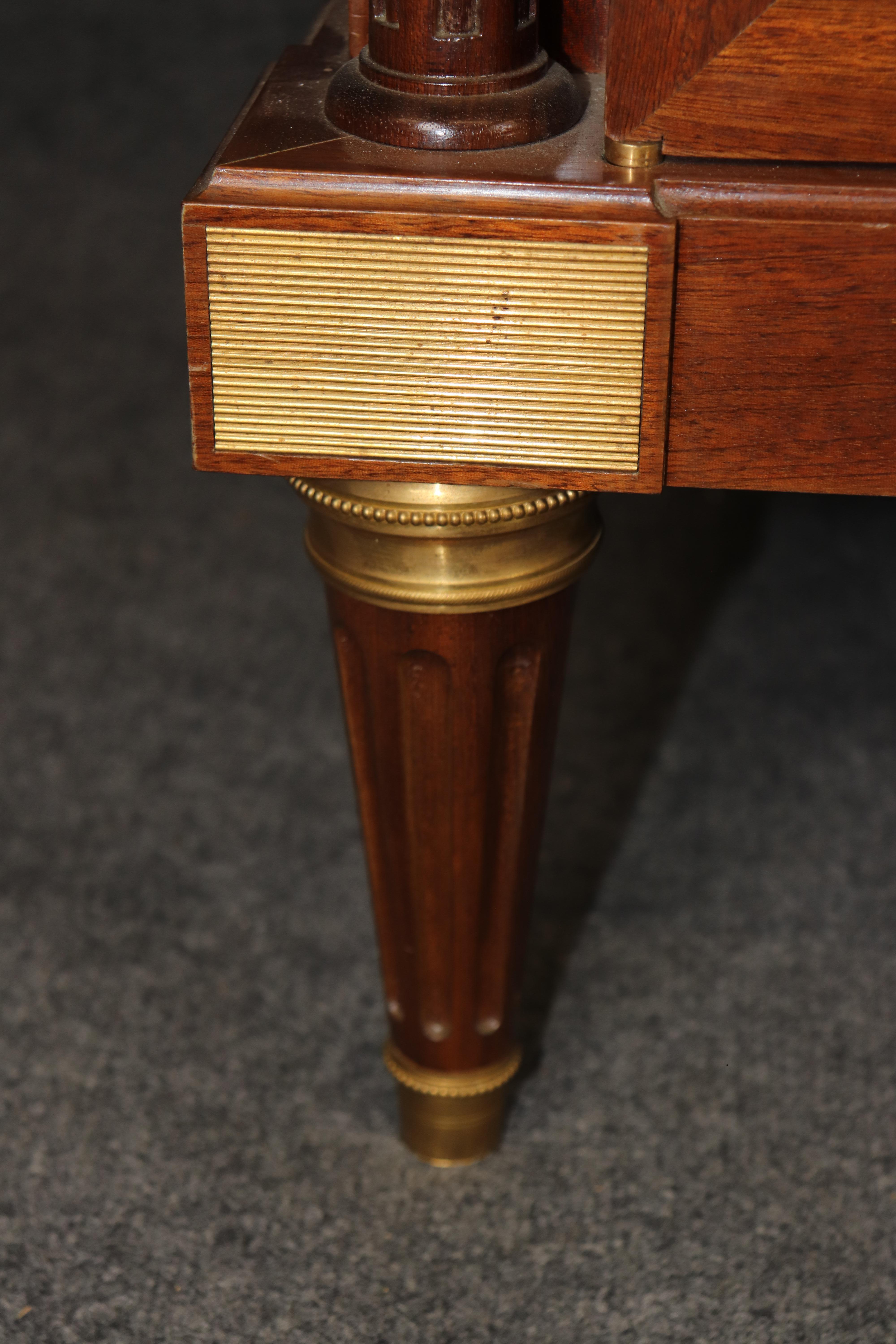 Credenza Luigi XVI con piano in marmo intarsiato, firmata e di ottima qualità. in vendita 10