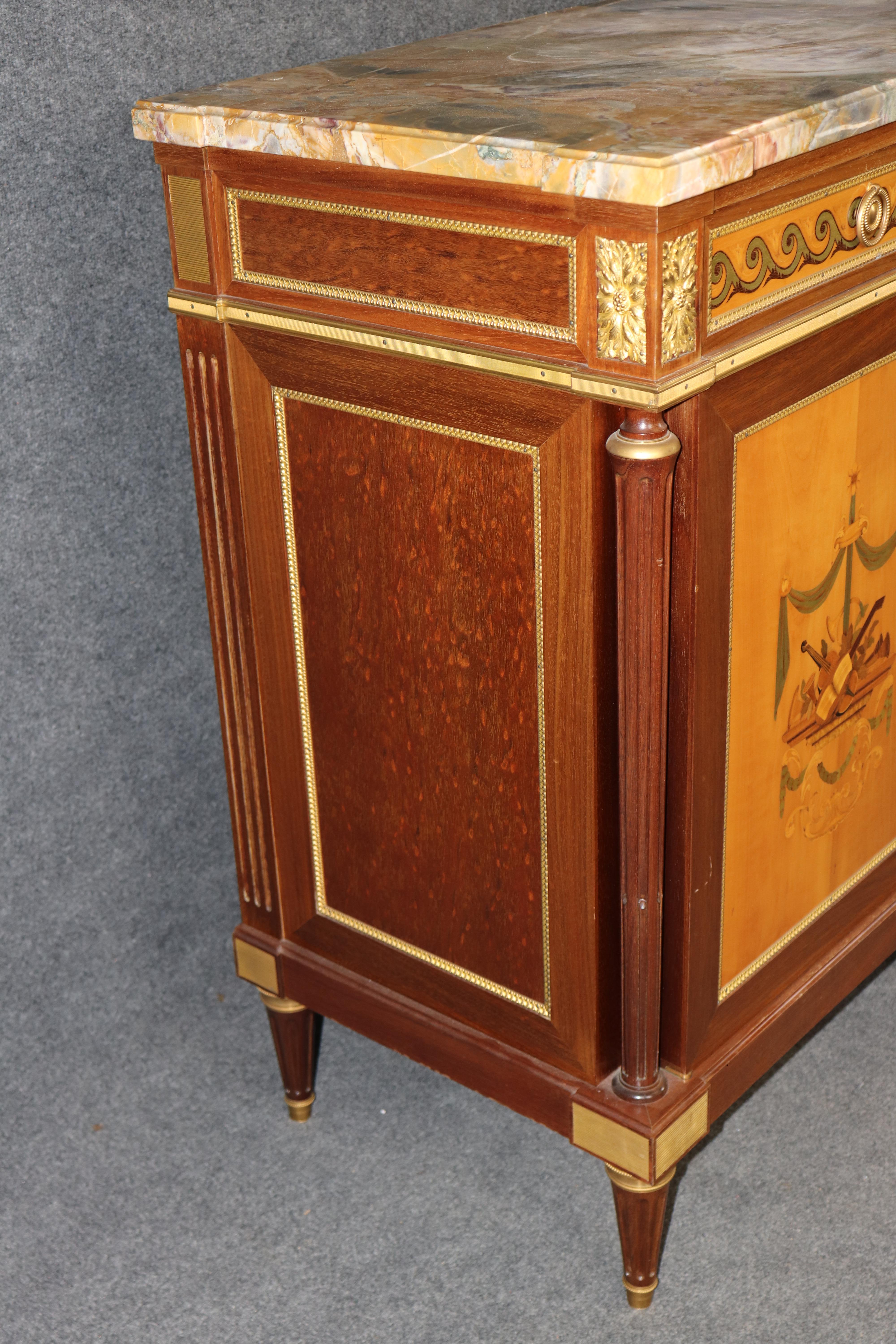 Credenza Luigi XVI con piano in marmo intarsiato, firmata e di ottima qualità. in vendita 2