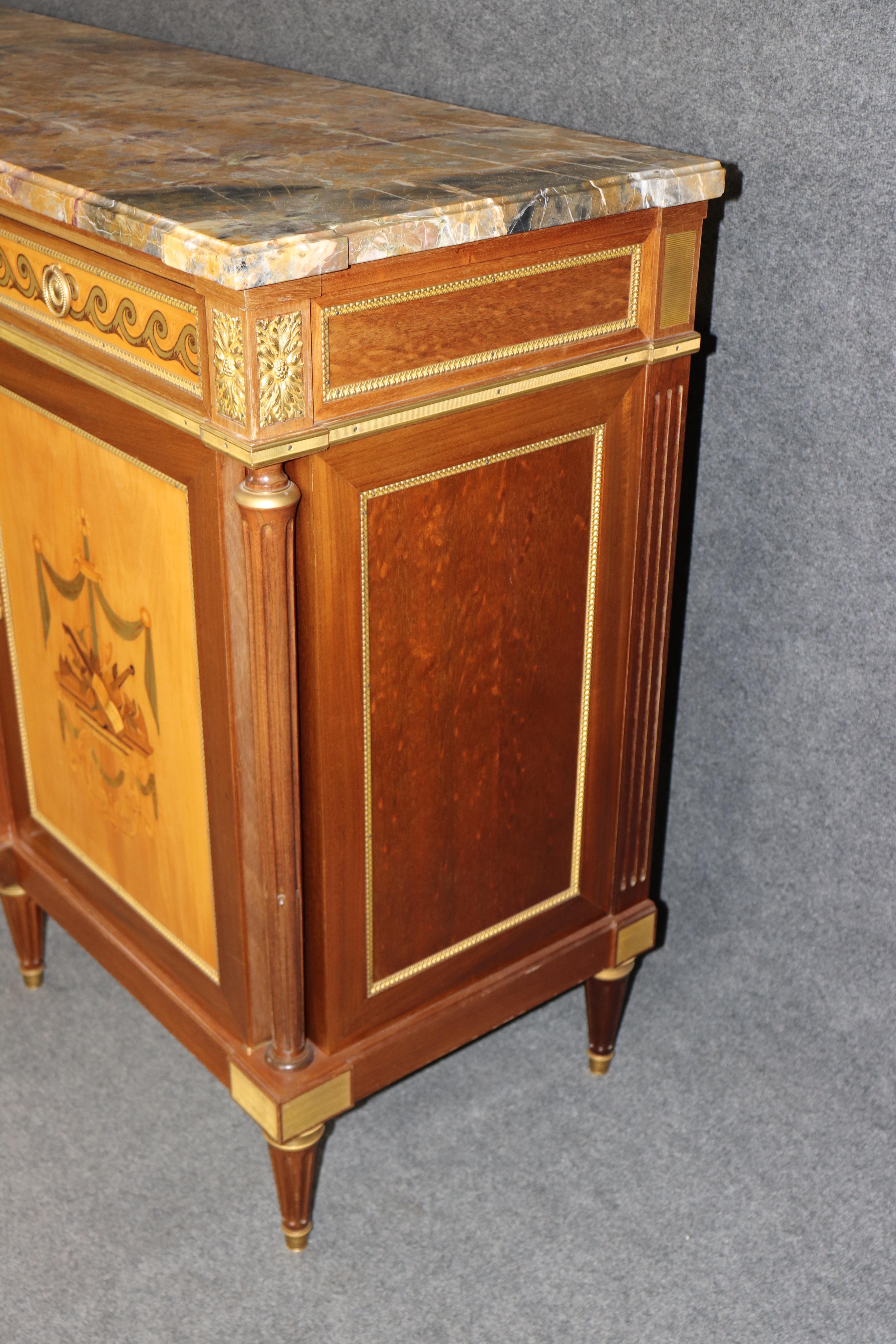 Credenza Luigi XVI con piano in marmo intarsiato, firmata e di ottima qualità. in vendita 3