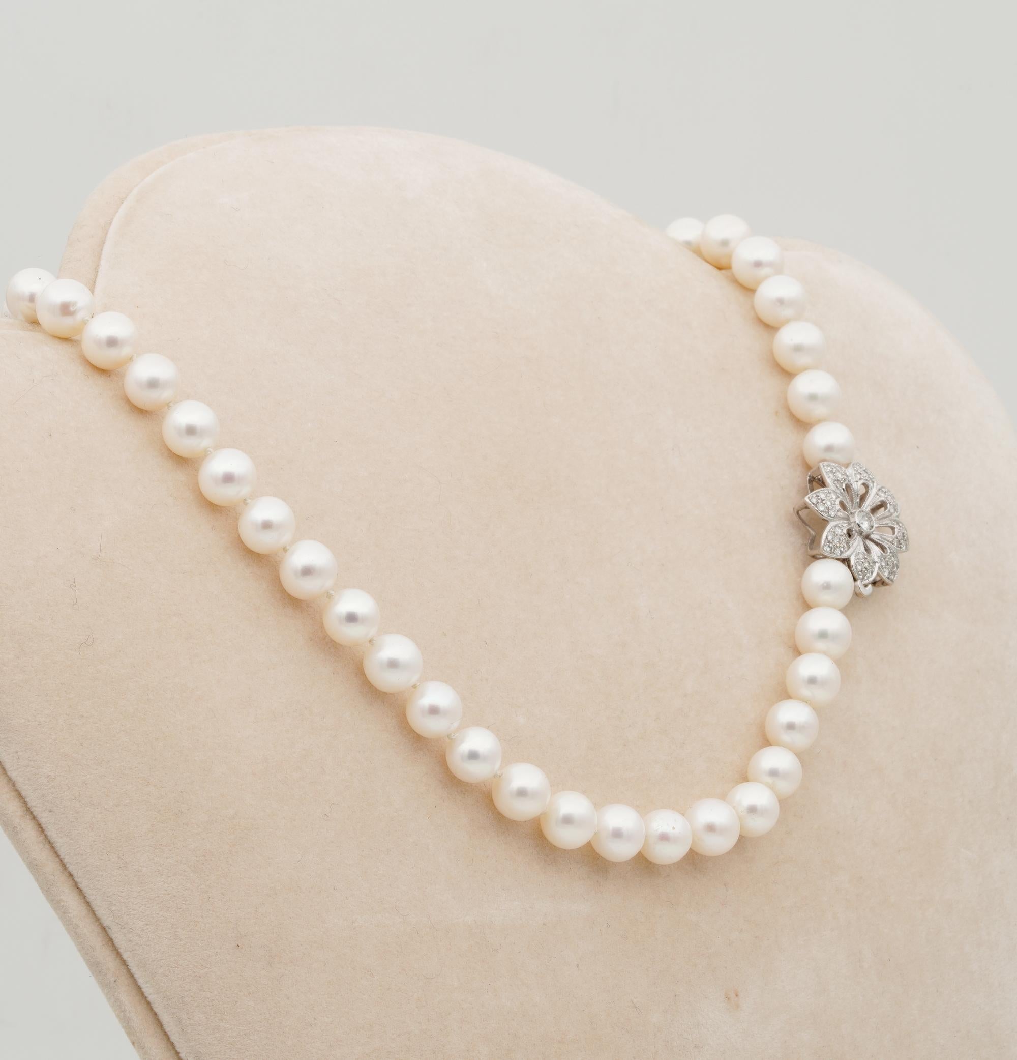 Contemporary Fine Quality Single Strand Japanese Pearl Flower Diamond Clasp Necklace For Sale