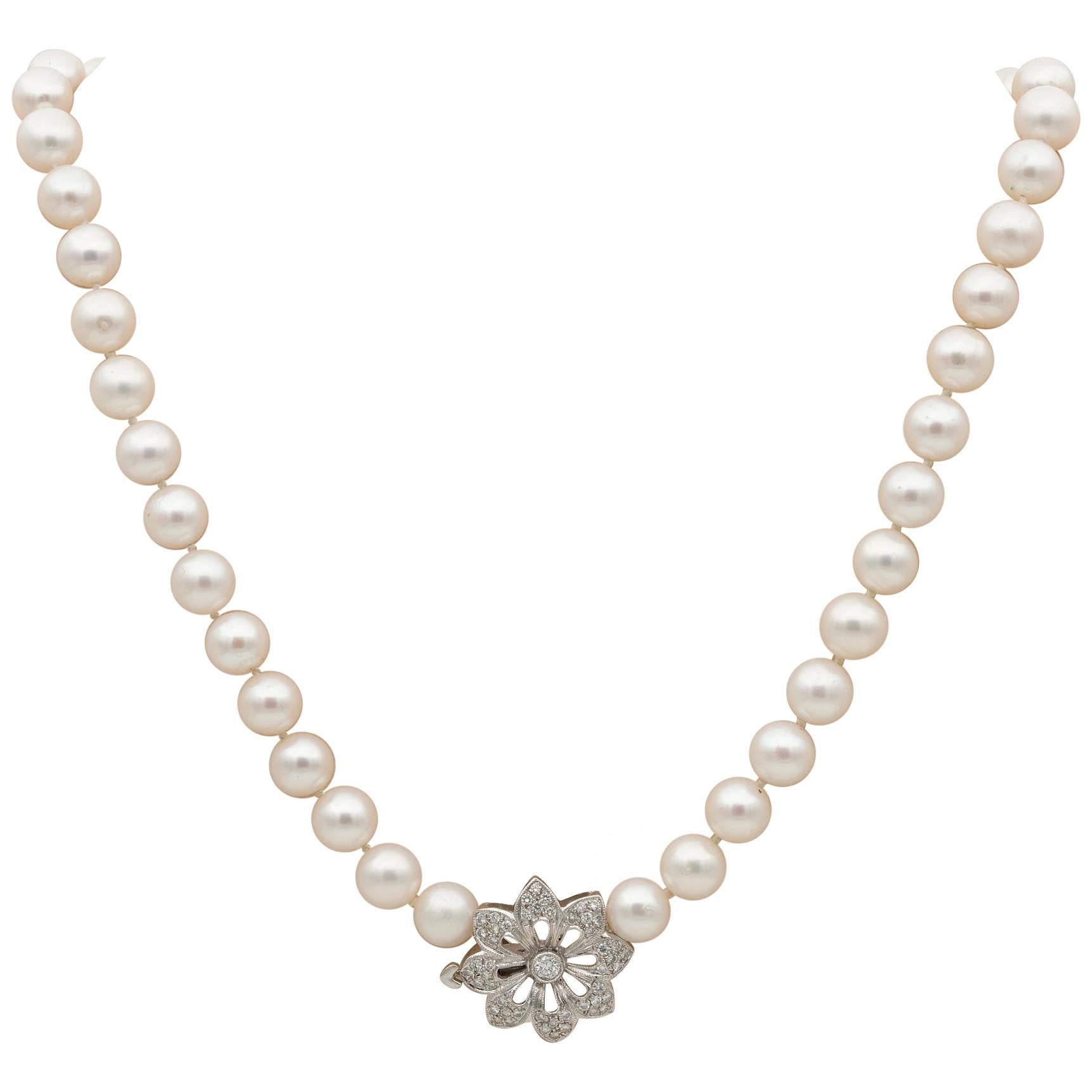 Fine Quality Single Strand Japanese Pearl Flower Diamond Clasp Necklace For Sale