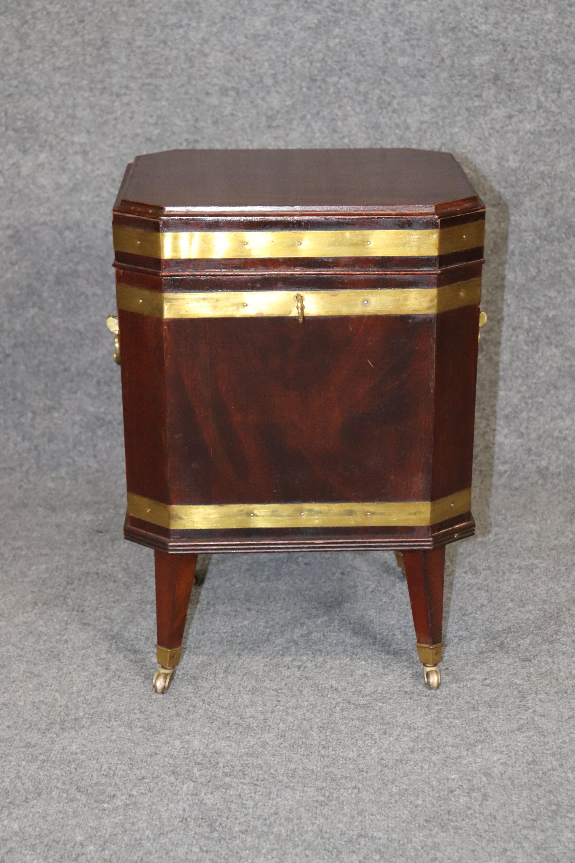 Fine Quality Solid Mahogany Brass Bound Campaign Style Wine Cellarette In Good Condition For Sale In Swedesboro, NJ