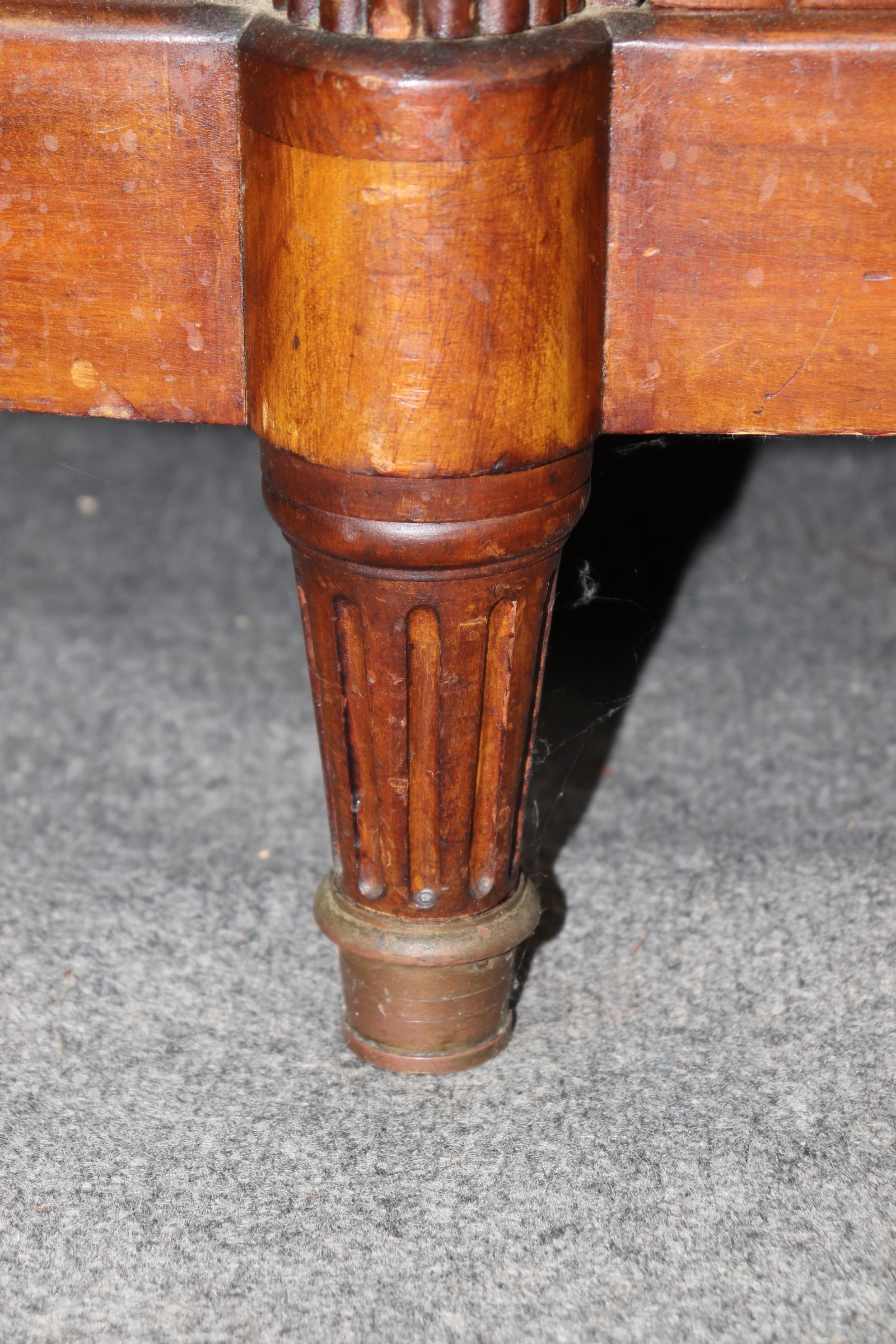 Bronzo Credenza Direttorio in Noce con Anta a Tambor di alta qualità in vendita