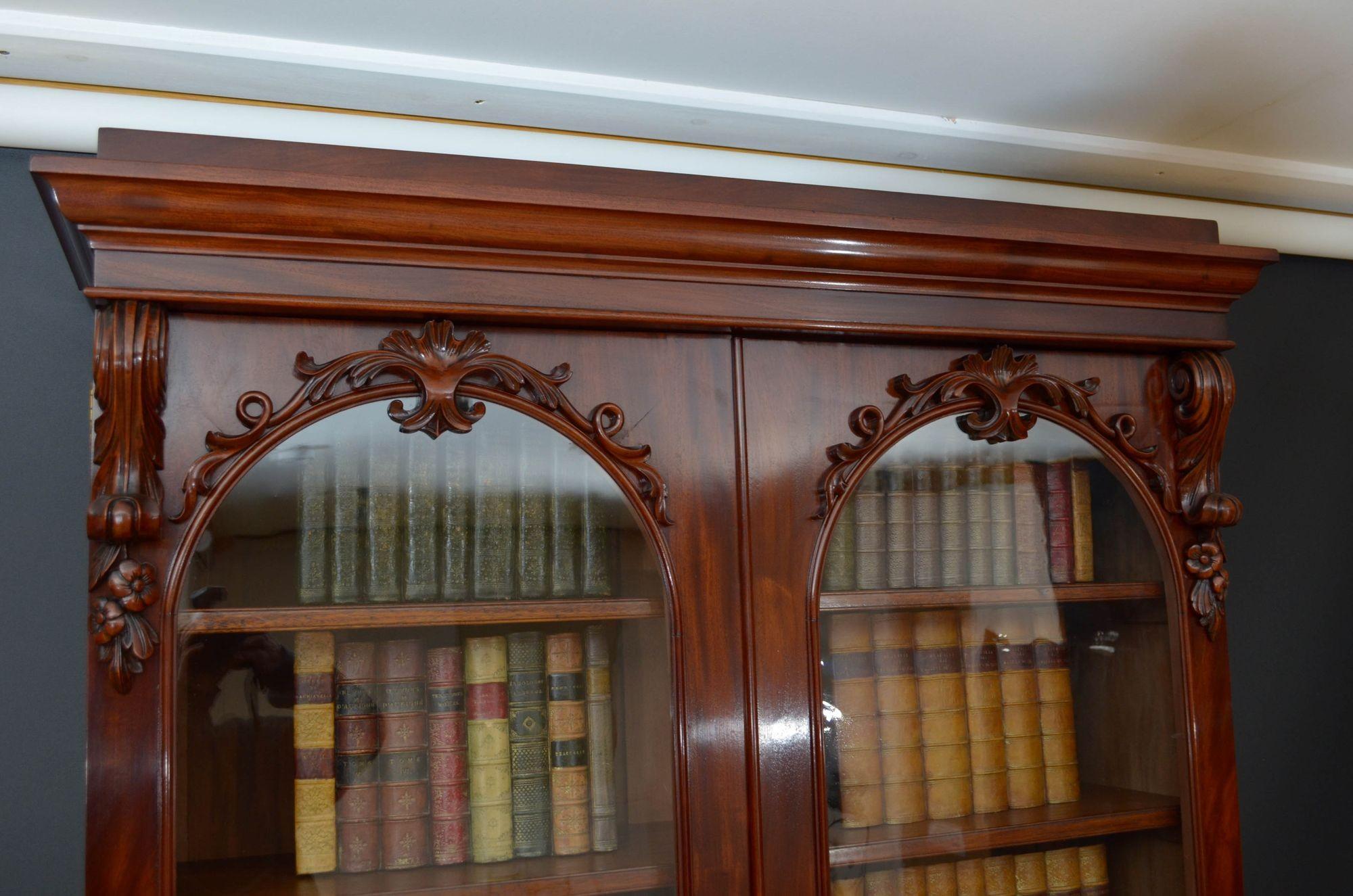 Fine Quality Victorian Bookcase in Mahogany In Good Condition In Whaley Bridge, GB