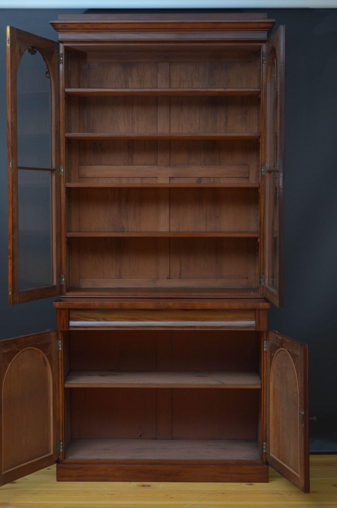 19th Century Fine Quality Victorian Bookcase in Mahogany