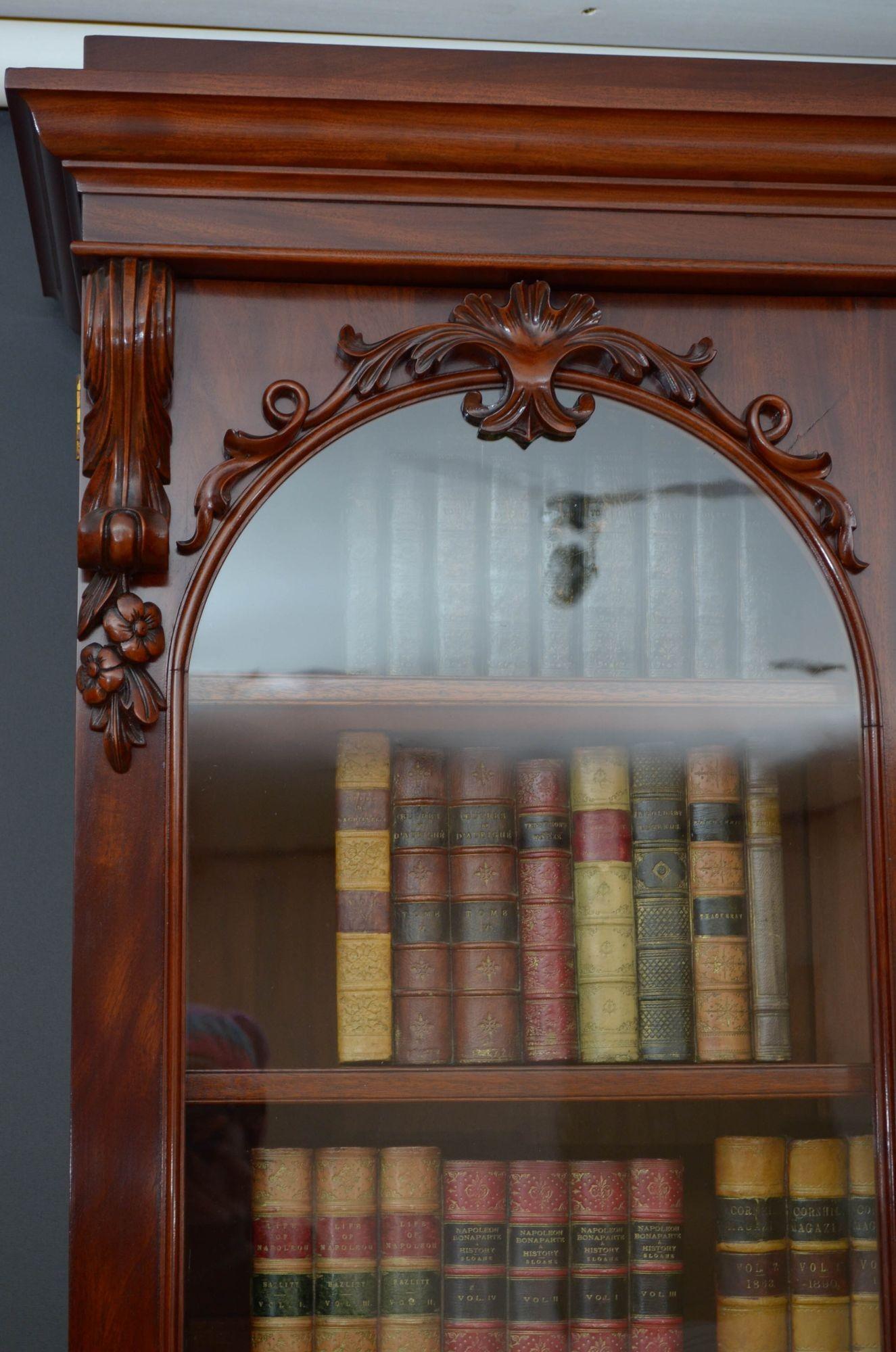 Fine Quality Victorian Bookcase in Mahogany 1