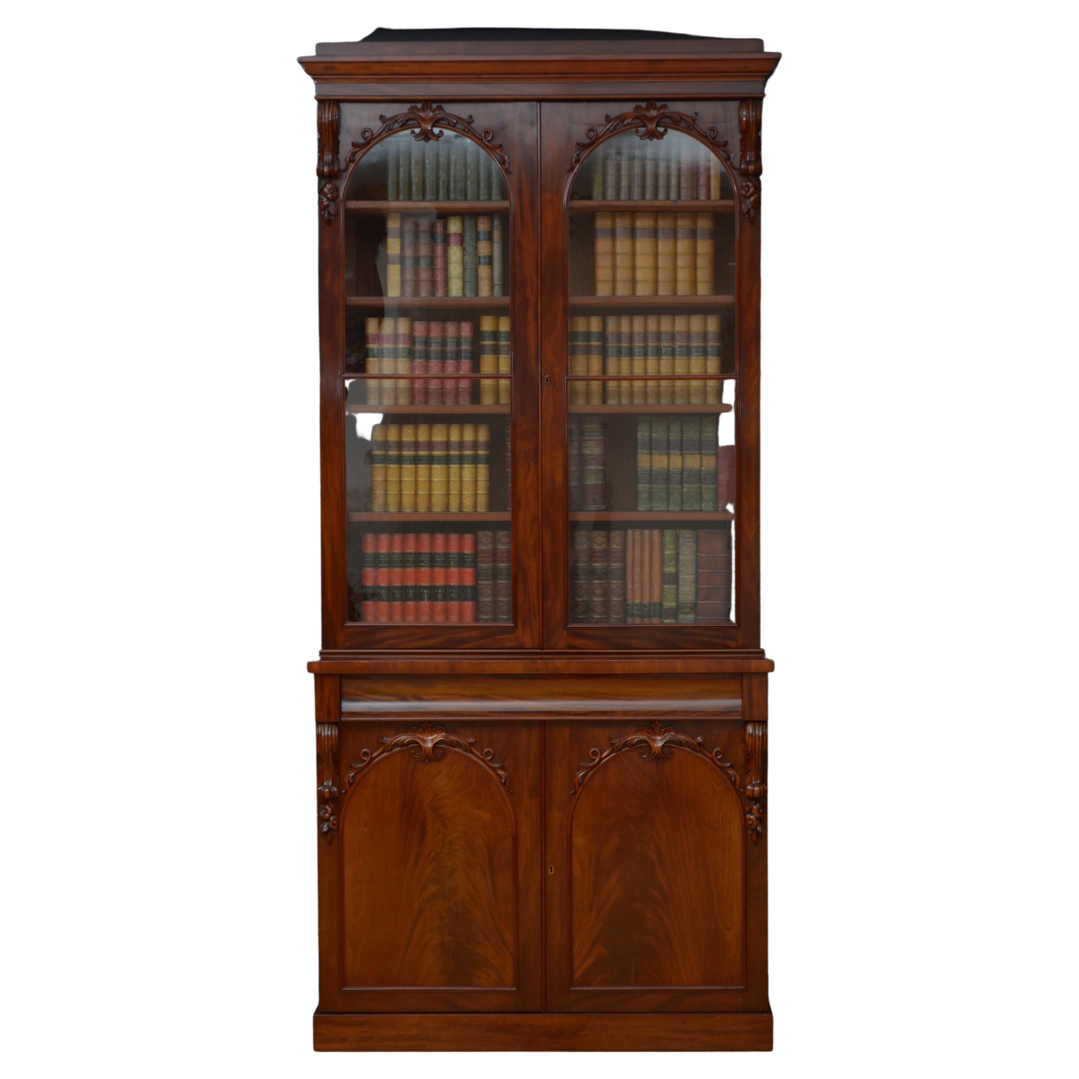 Fine Quality Victorian Bookcase in Mahogany