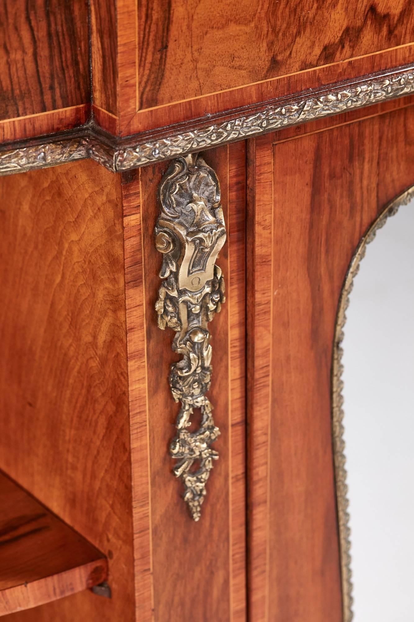 Fine quality Victorian burr walnut credenza with a fantastic quality serpentine top, kingwood crossbanded frieze, lovely ormolu mounts, centre door with original shaped mirror, lovely serpentine open ends, standing on a shaped plinth base with