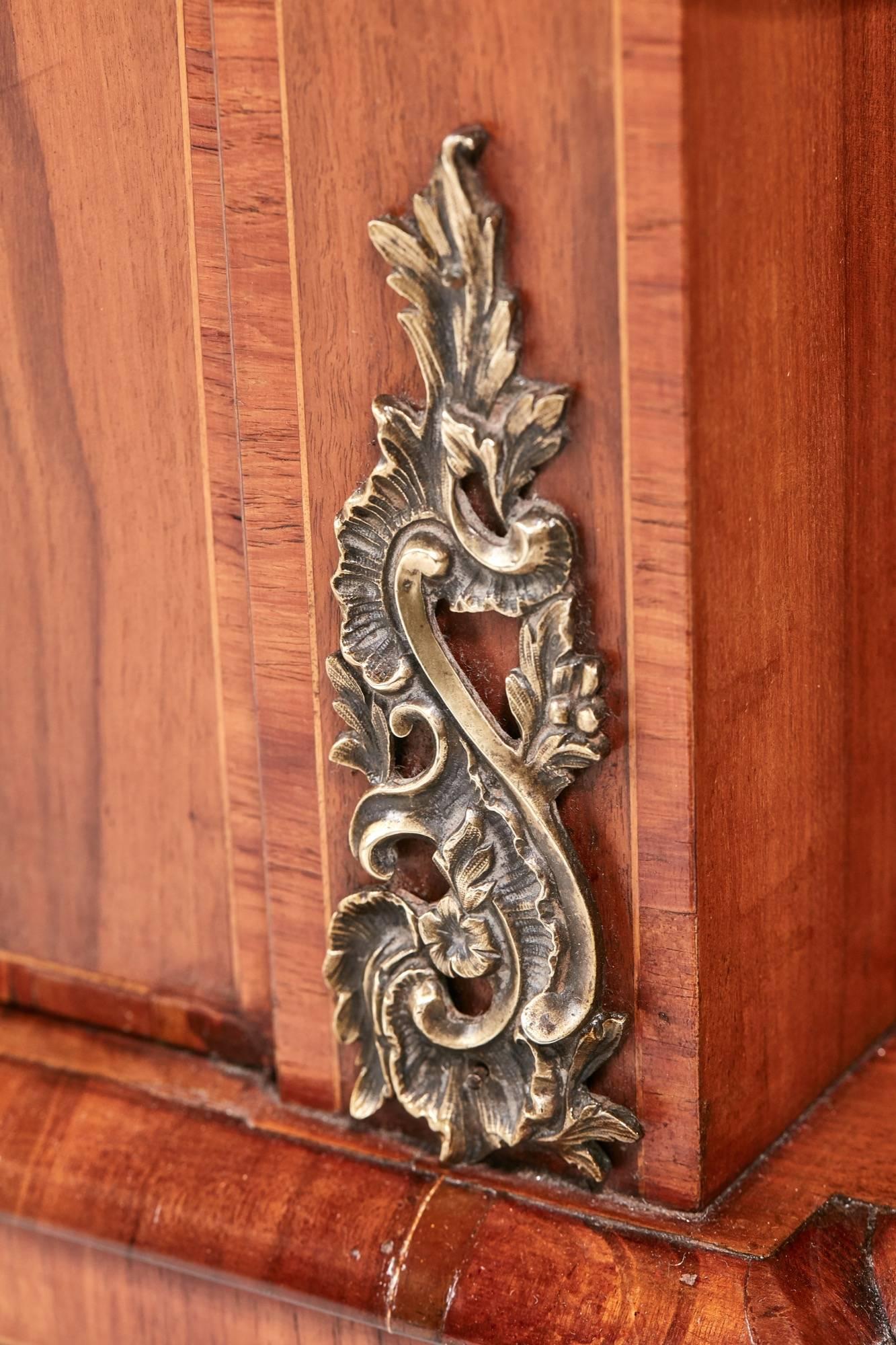 Fine Quality Victorian Burr Walnut Credenza For Sale 3