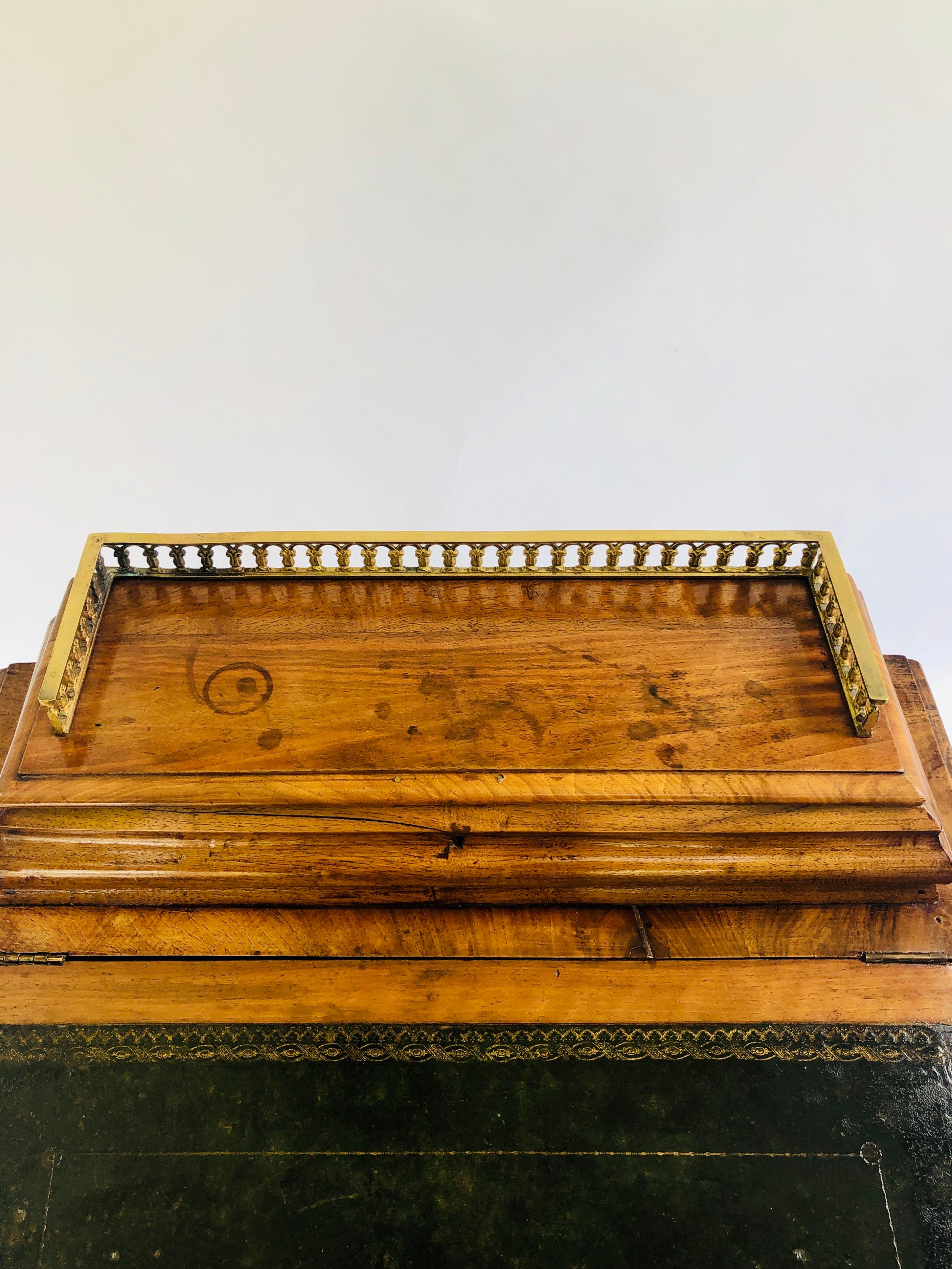 Fine Quality Victorian Burr Walnut Davenport Desk 1