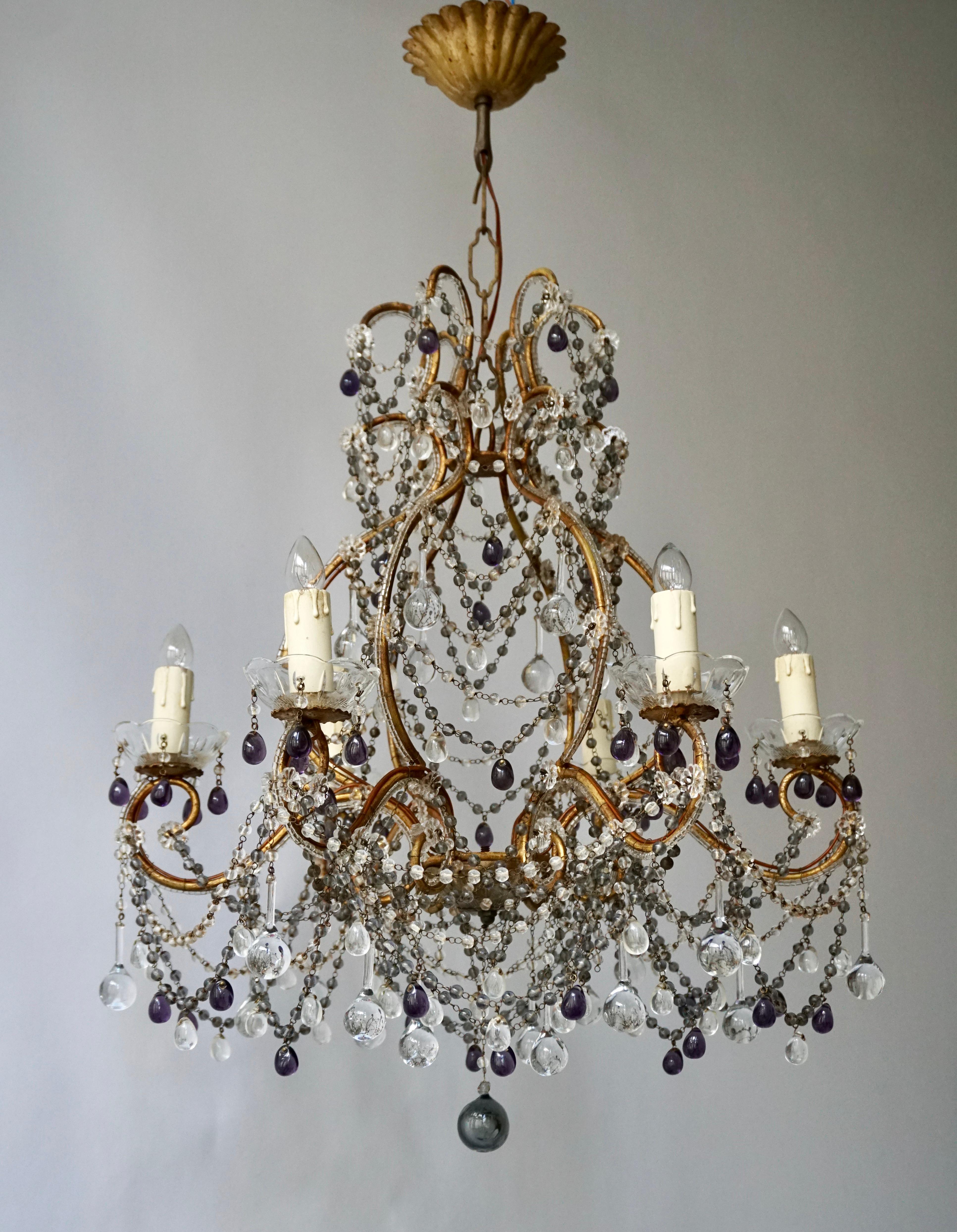 French Victorian 20th century 6-light crystal chandelier with purple and transparent glass.
Measures: Diameter 50 cm.
Height fixture 60 cm.
Total height including the chain and canopy 80 cm.