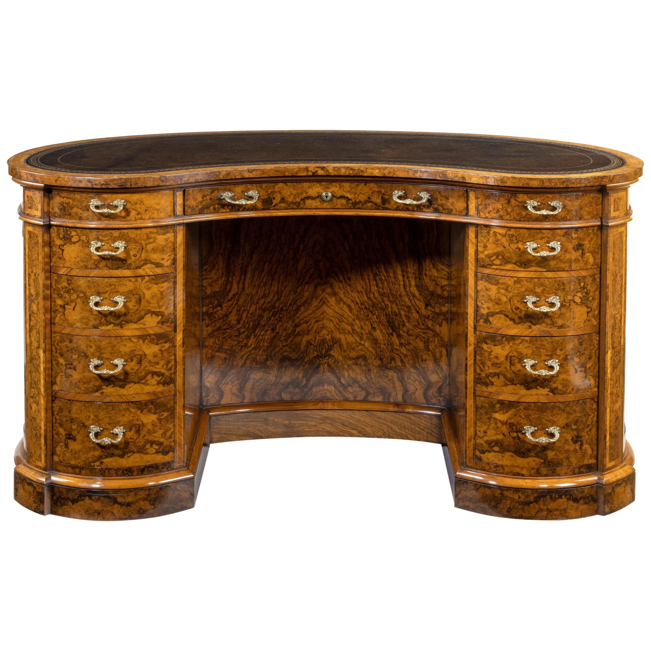 Fine Quality Victorian Kidney-Shaped Desk in Richly Figured Walnut by Gillows