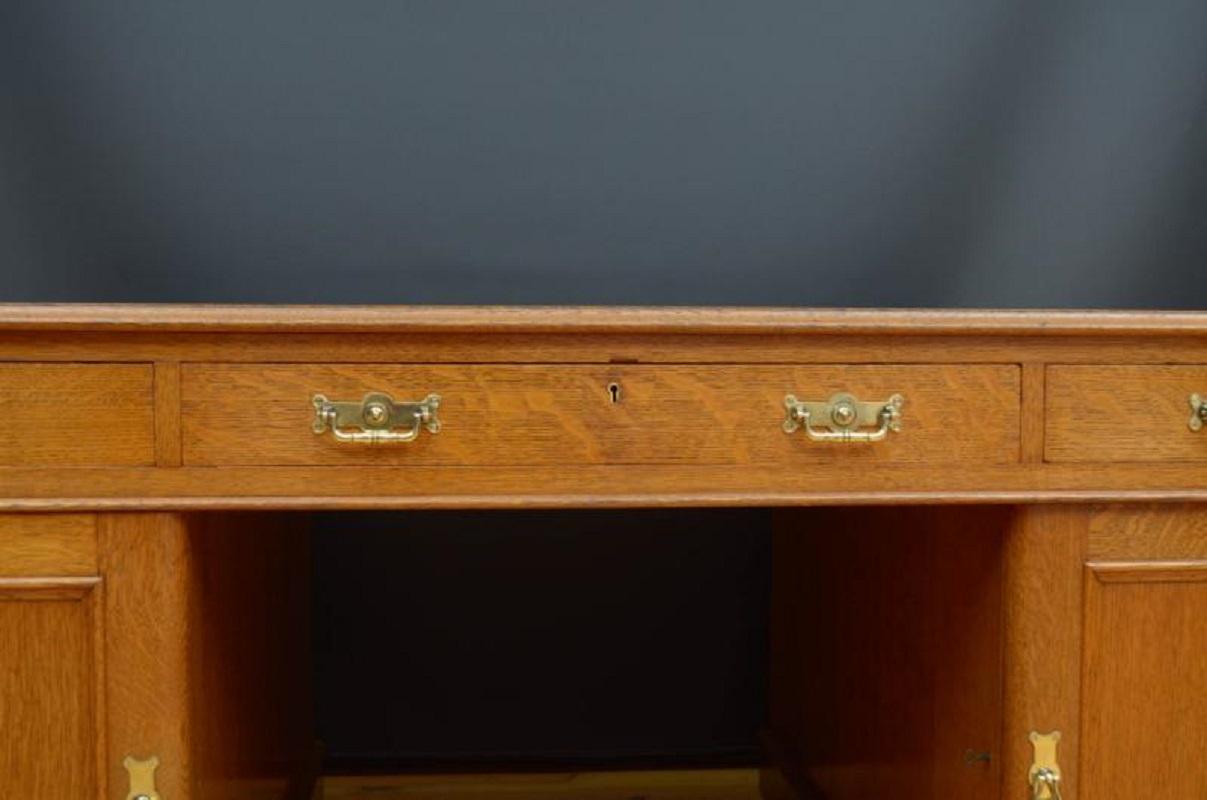 Fine Quality Victorian Oak Partners Desk For Sale 14