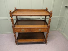 Fine Quality Victorian Oak Three Tier Buffet Dies ist ein sehr schönes Stück