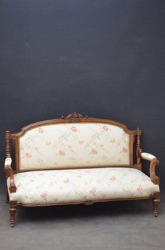 Fine Quality Victorian Sofa - Walnut Settee