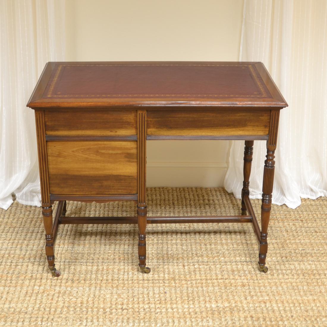 Fine quality Victorian walnut antique desk

This fine quality Victorian walnut antique desk is of nice smaller proportions and dates from circa 1890. It is of superb quality and built by a true Victorian craftsman. It has a rectangular moulded top