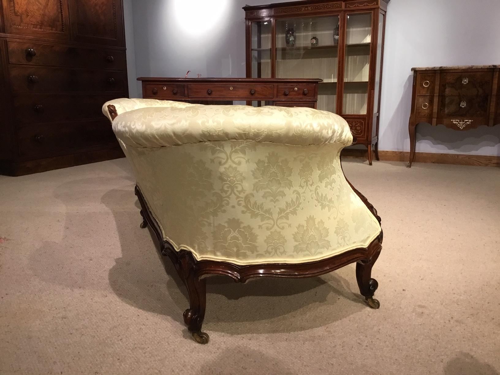 Fine Quality Walnut Victorian Period Boudoir Sofa 5