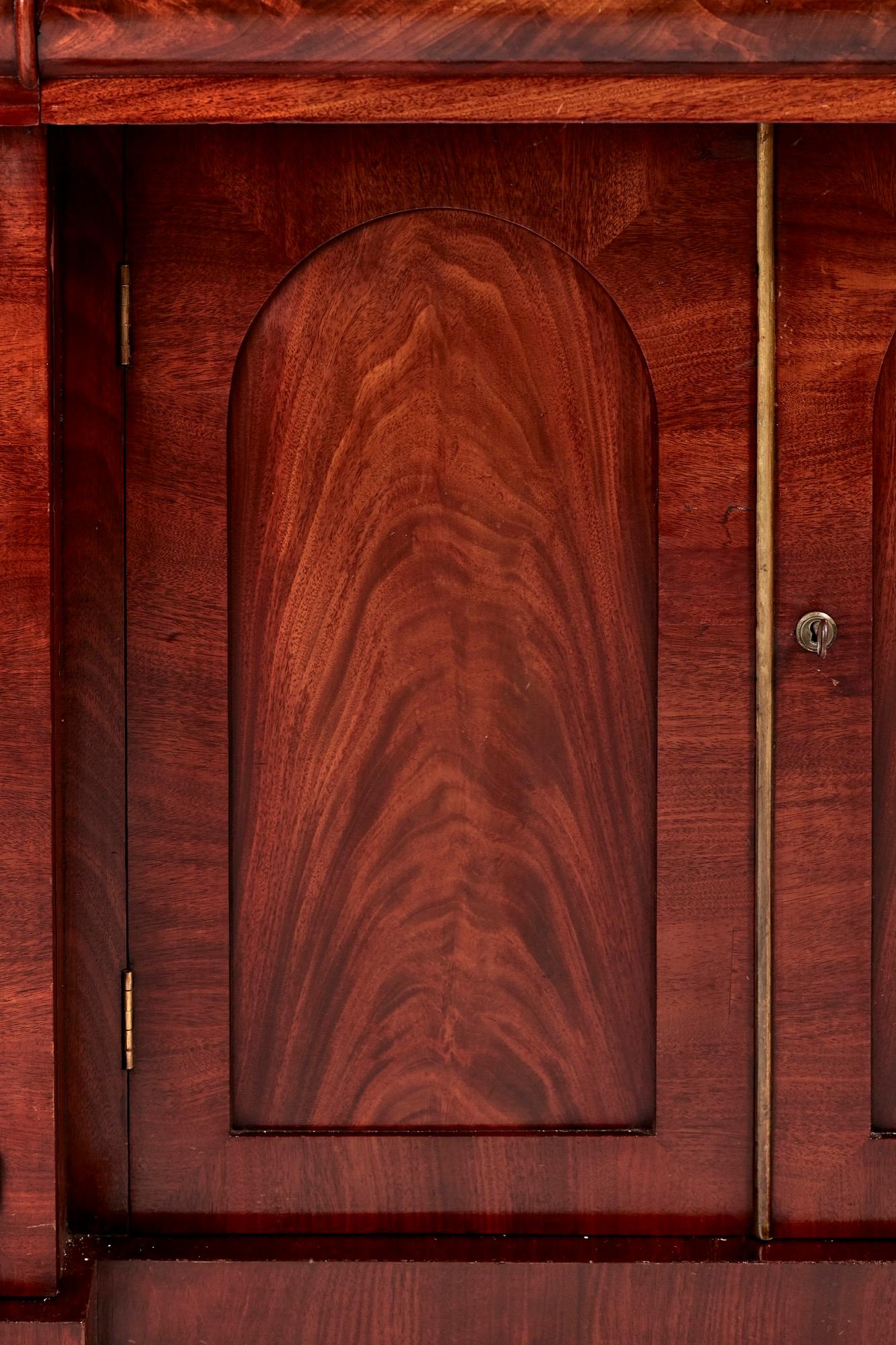 Fine Quality William IV Mahogany Sideboard 1