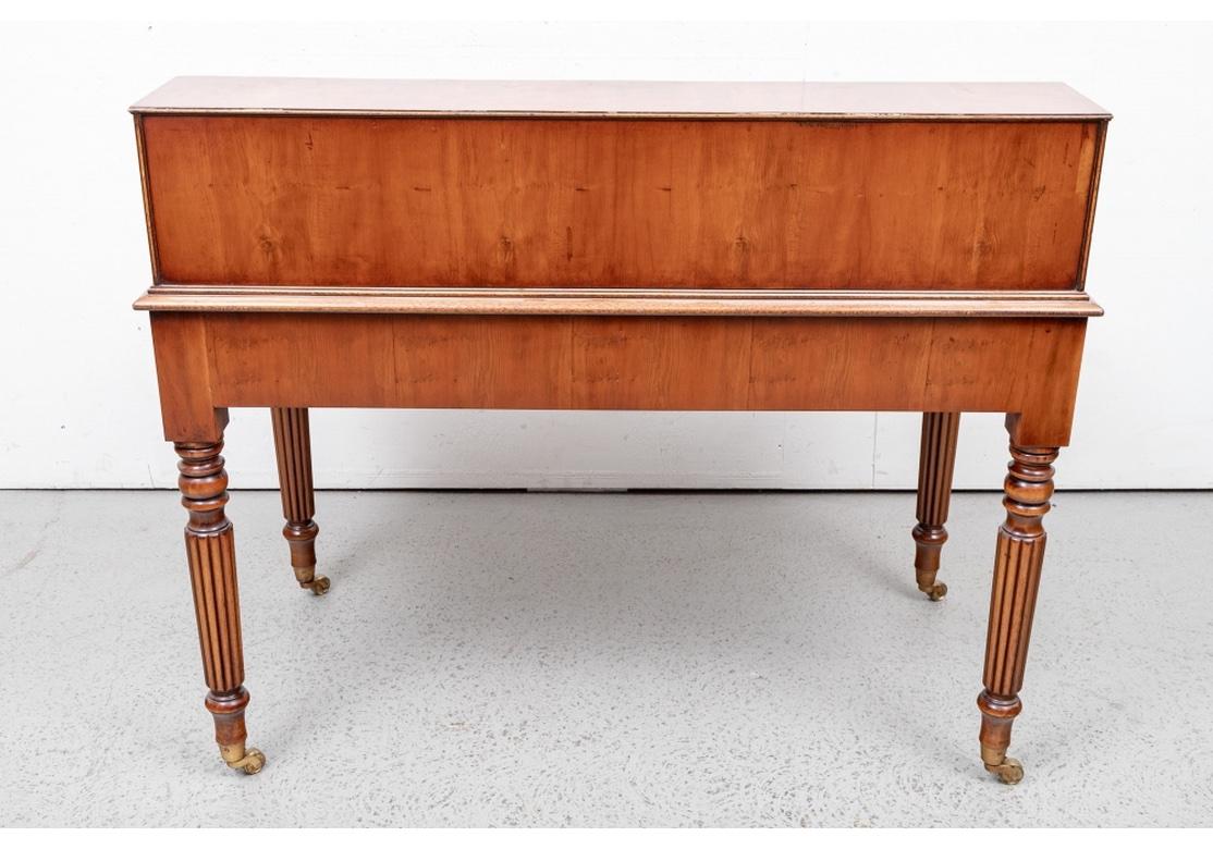 Fine Quality Yew Wood Writing Table In Good Condition For Sale In Bridgeport, CT