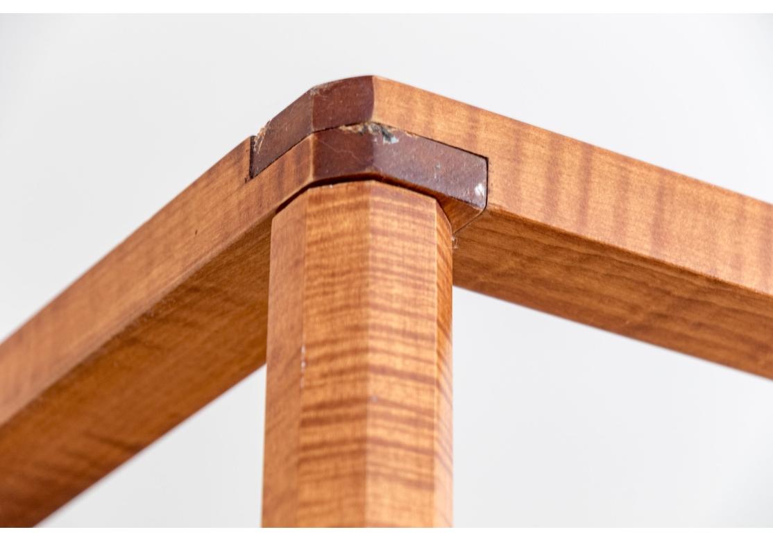 Fine Queen Octagonal Pencil Post Bed In Tiger Maple By Ian Ingersoll In Fair Condition For Sale In Bridgeport, CT