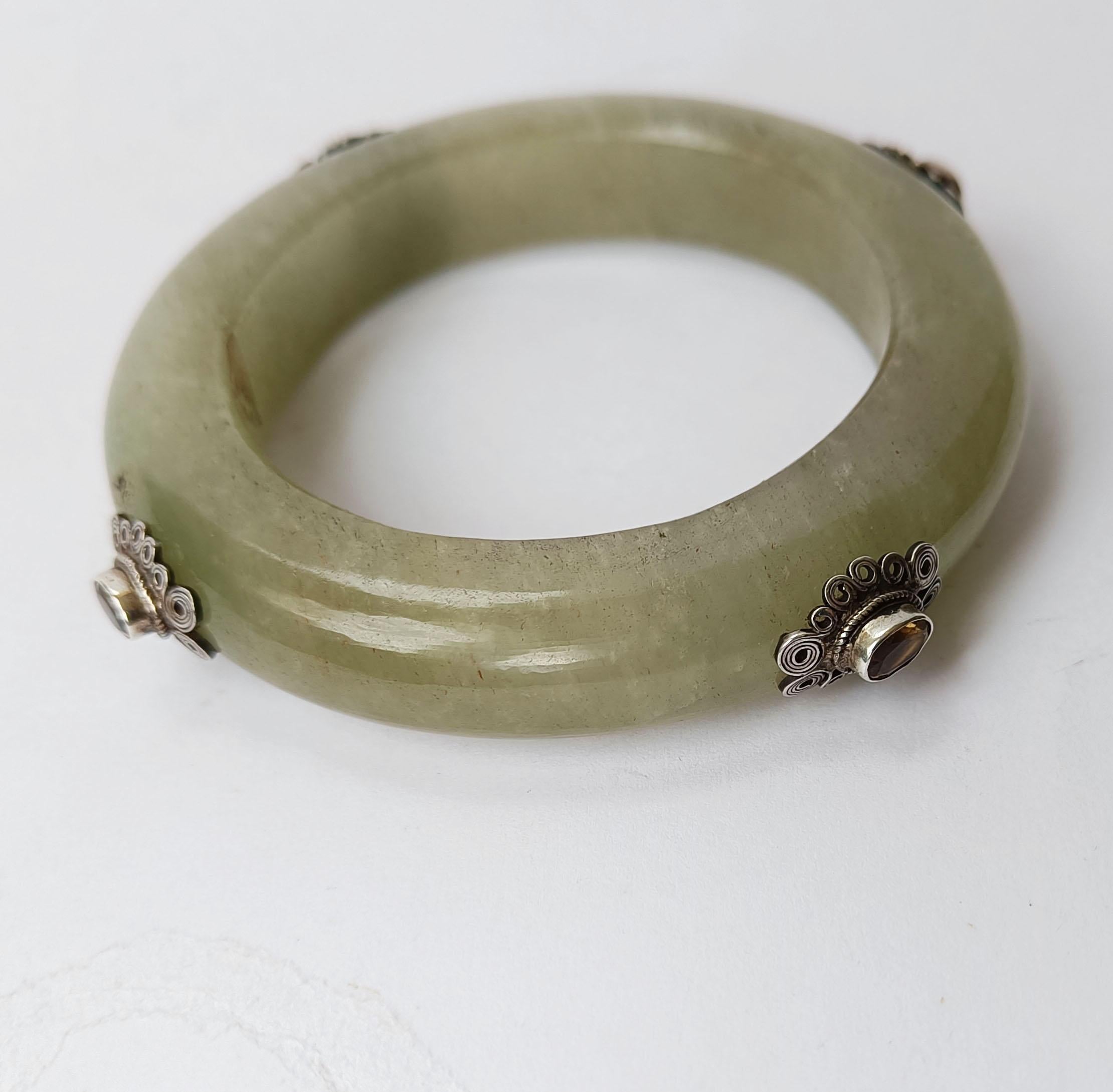 Fine rare Antique Indian Hindu Mughal style Jade bracelet 
Period   early 20th century
Fine quality celadon type jade decorated with silver and semi precious stones
 
Condition: Fine.

 
 
