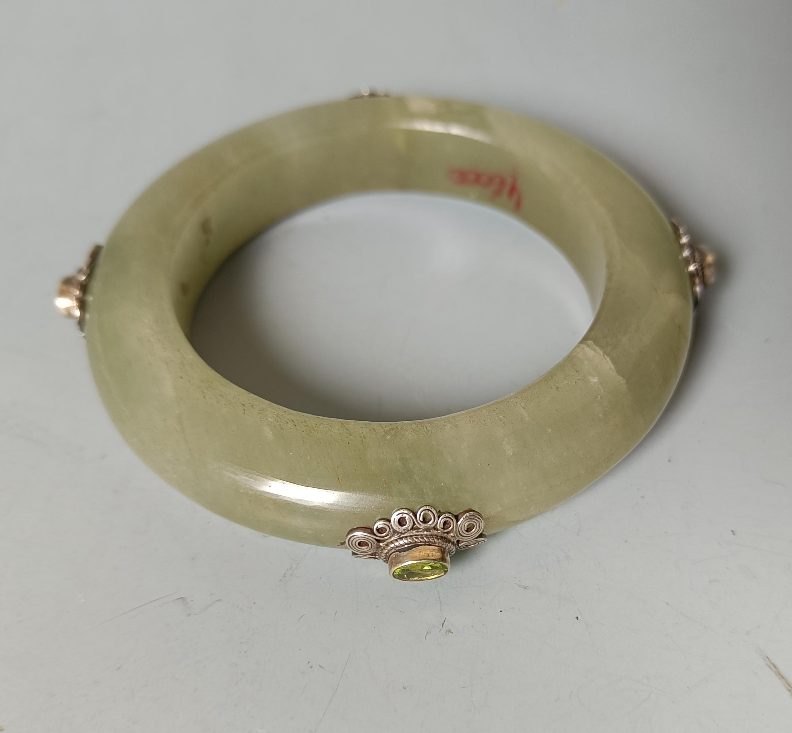 Indien Bracelet de joaillerie asiatique ancien et rare en jade de style hindou moghol indien en vente