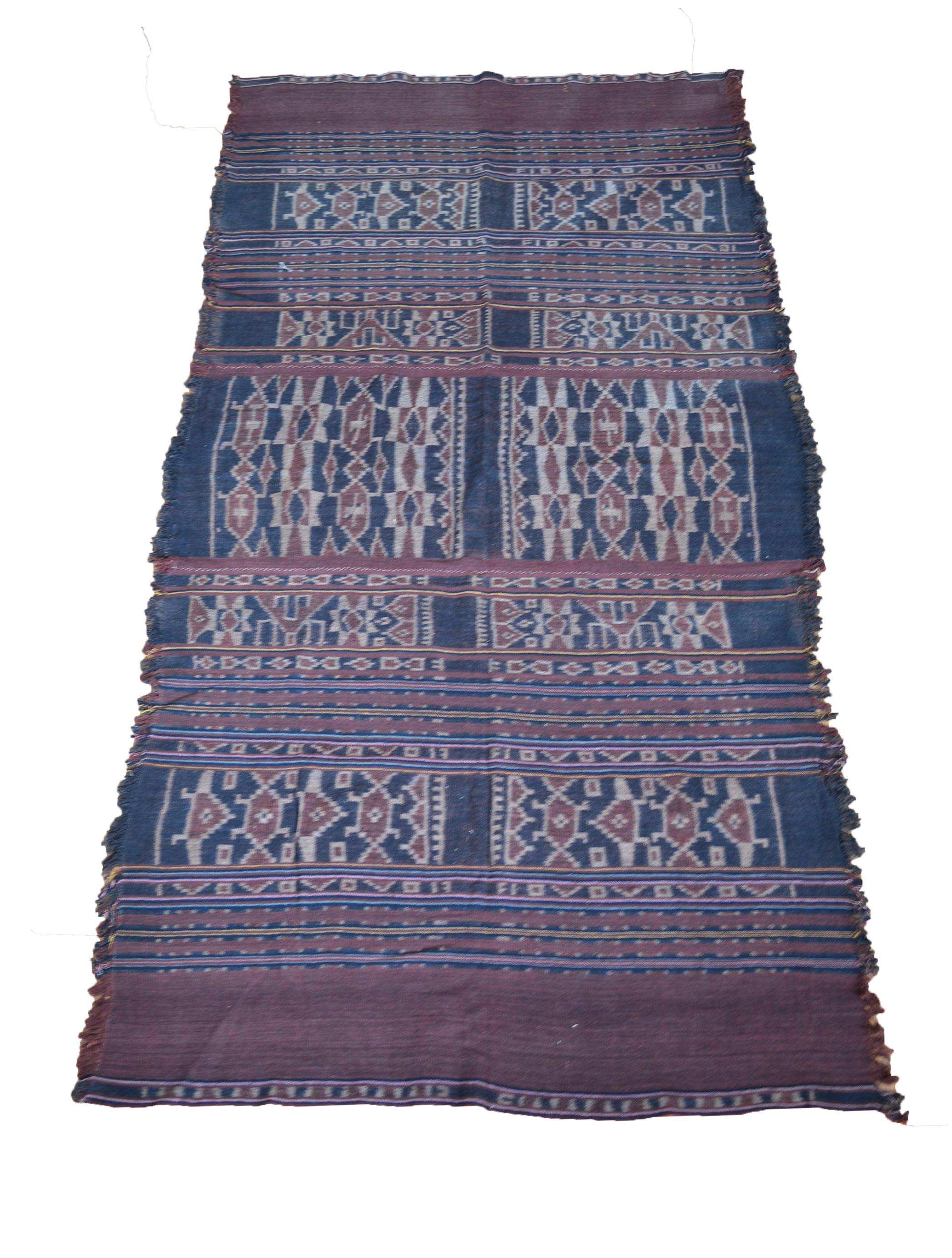 Fine Rare Indonesian antique Ikat cloth from Solor Archipelago, Lembata

This thick woven Ikat cloth is made with hand spun natural dyed cotton yarn woven on island of Solor Archipelago, Lembata
 Indonesia
Made from 3 panels sewn together to form a