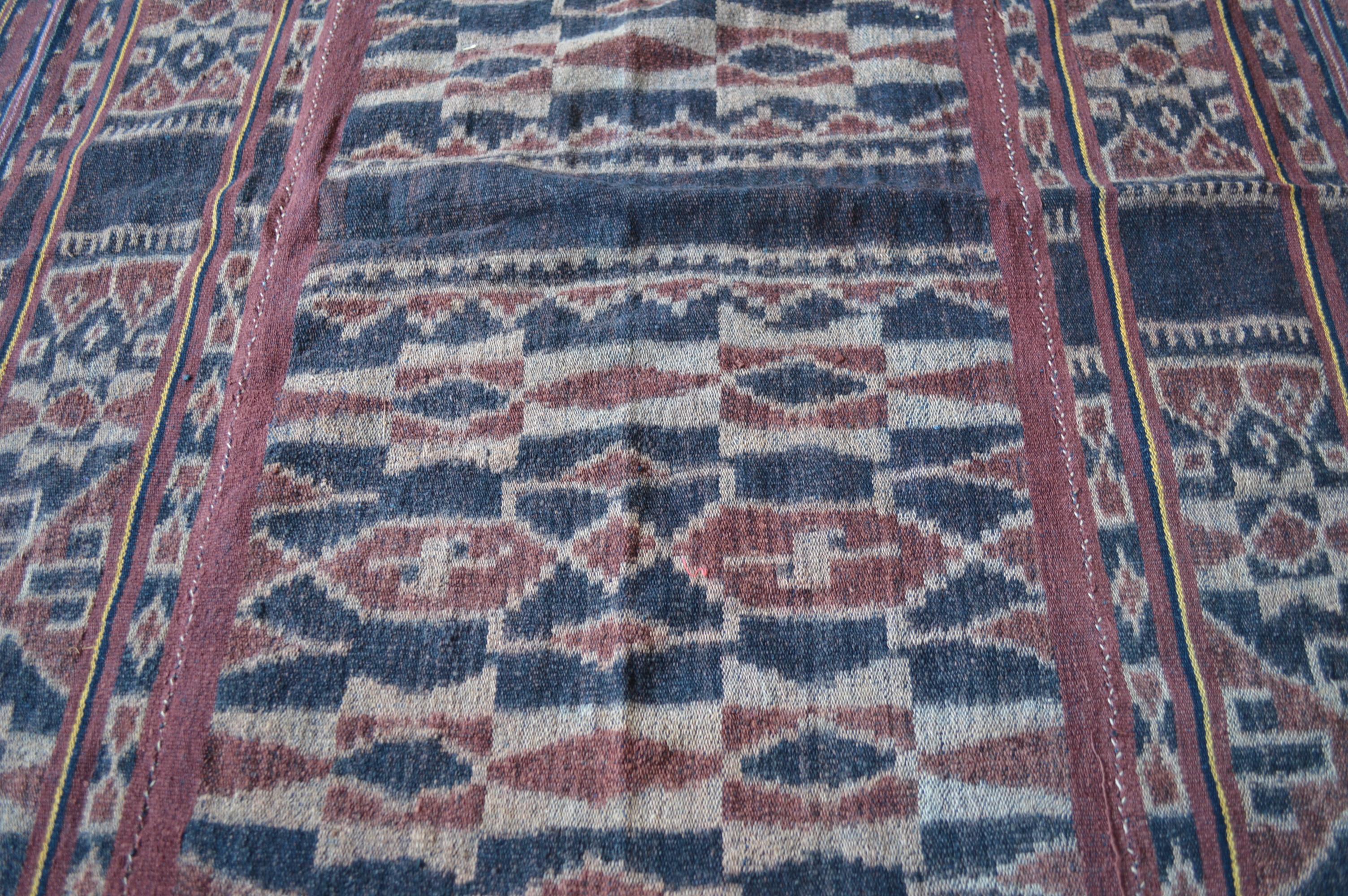 Fine Rare Antique Indonesian Ikat Cloth  Lembata In Good Condition In London, GB