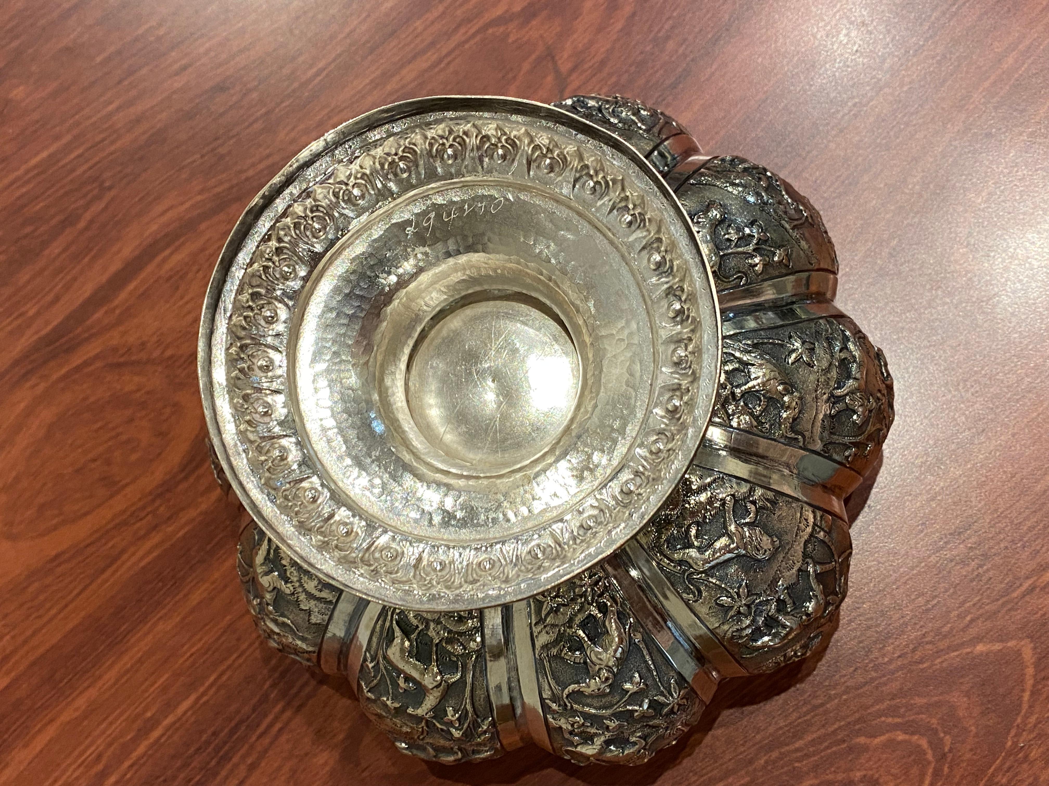 Fine & Rare Antique XIXc Silver Indian Kutchi Style Vase. Khadarabad, India. For Sale 6