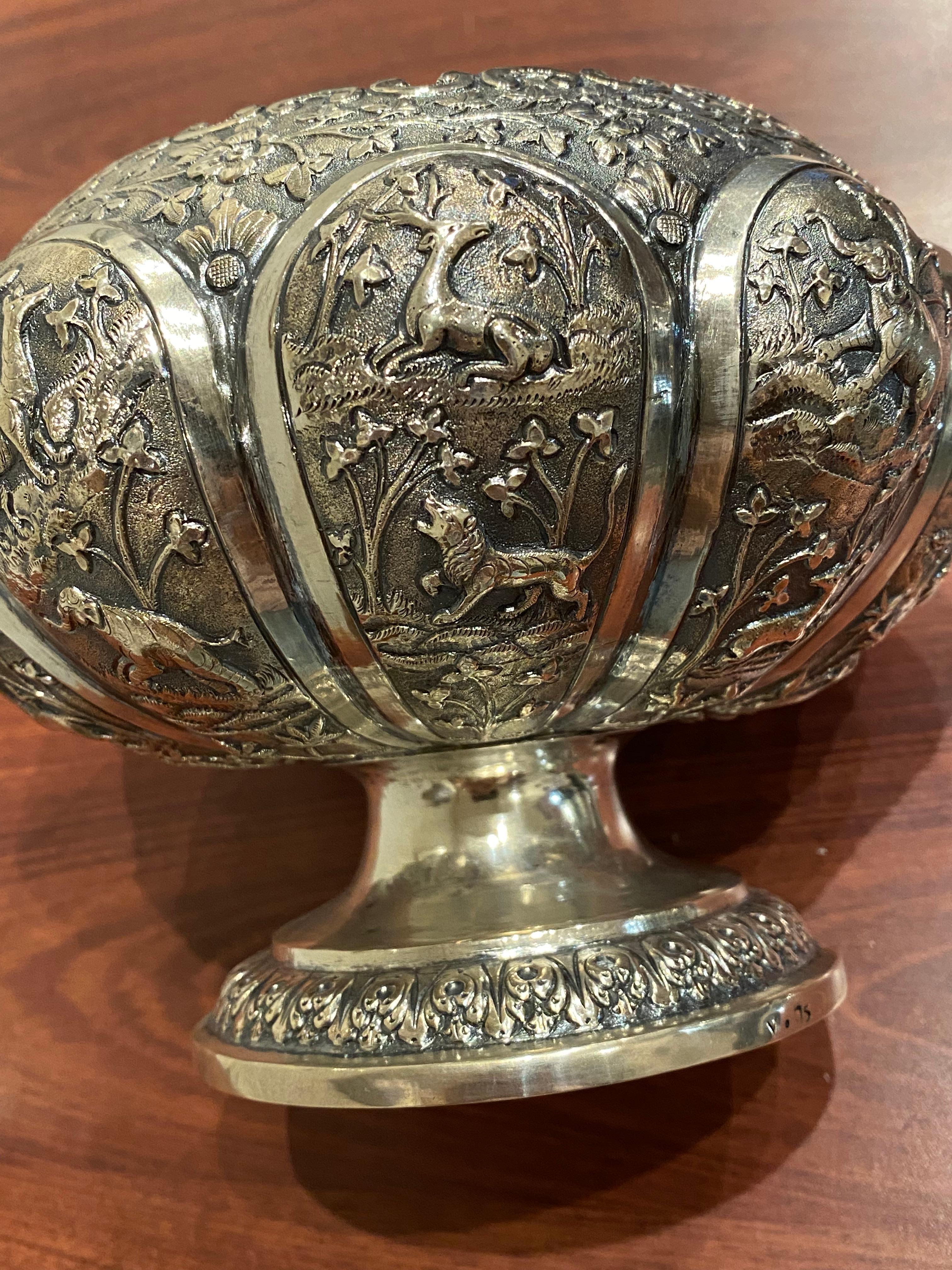 Fine & Rare Antique XIXc Silver Indian Kutchi Style Vase. Khadarabad, India. For Sale 7