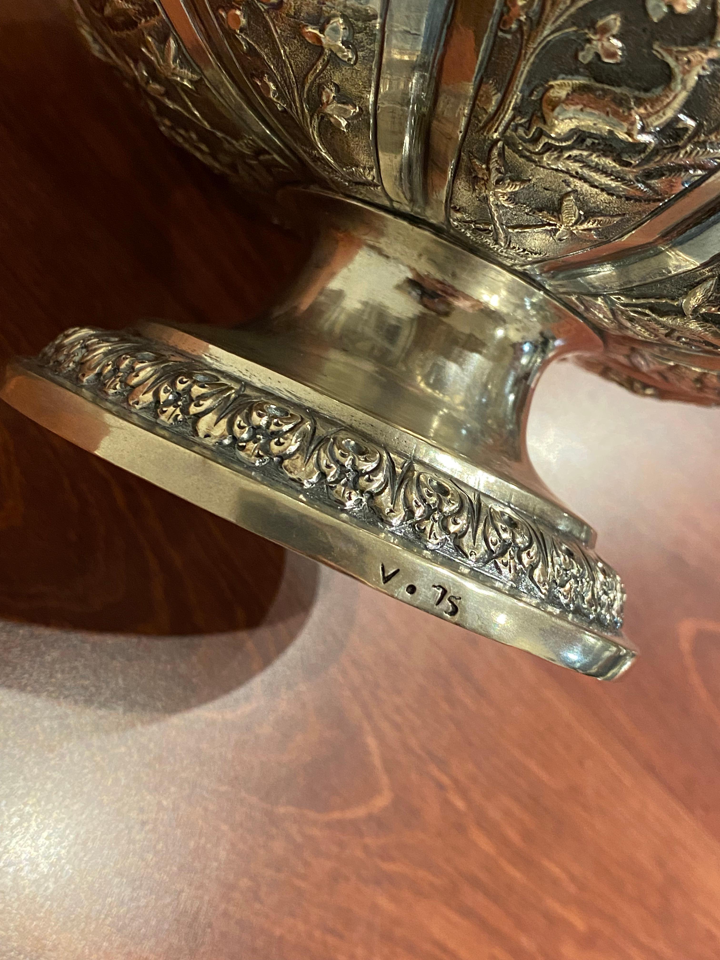 Fine & Rare Antique XIXc Silver Indian Kutchi Style Vase. Khadarabad, India. For Sale 10