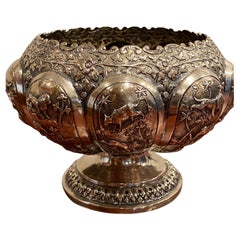 Vaso antico e raro in argento del XIX secolo in stile Kutchi. Khadarabad, India.