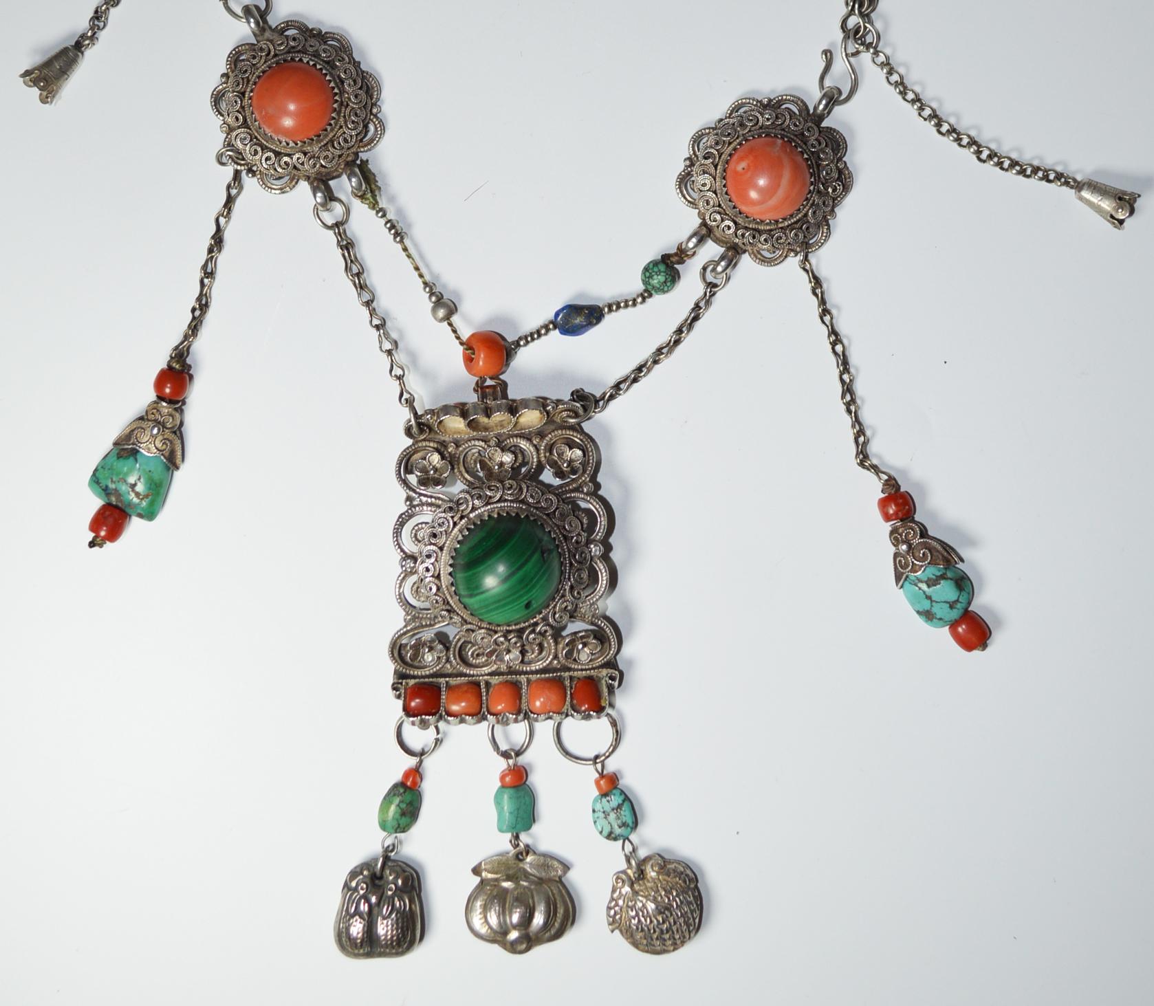 Fine Rare Chinese Antique Silver Coral and Turquoise Necklace 中国古董 In Good Condition In London, GB