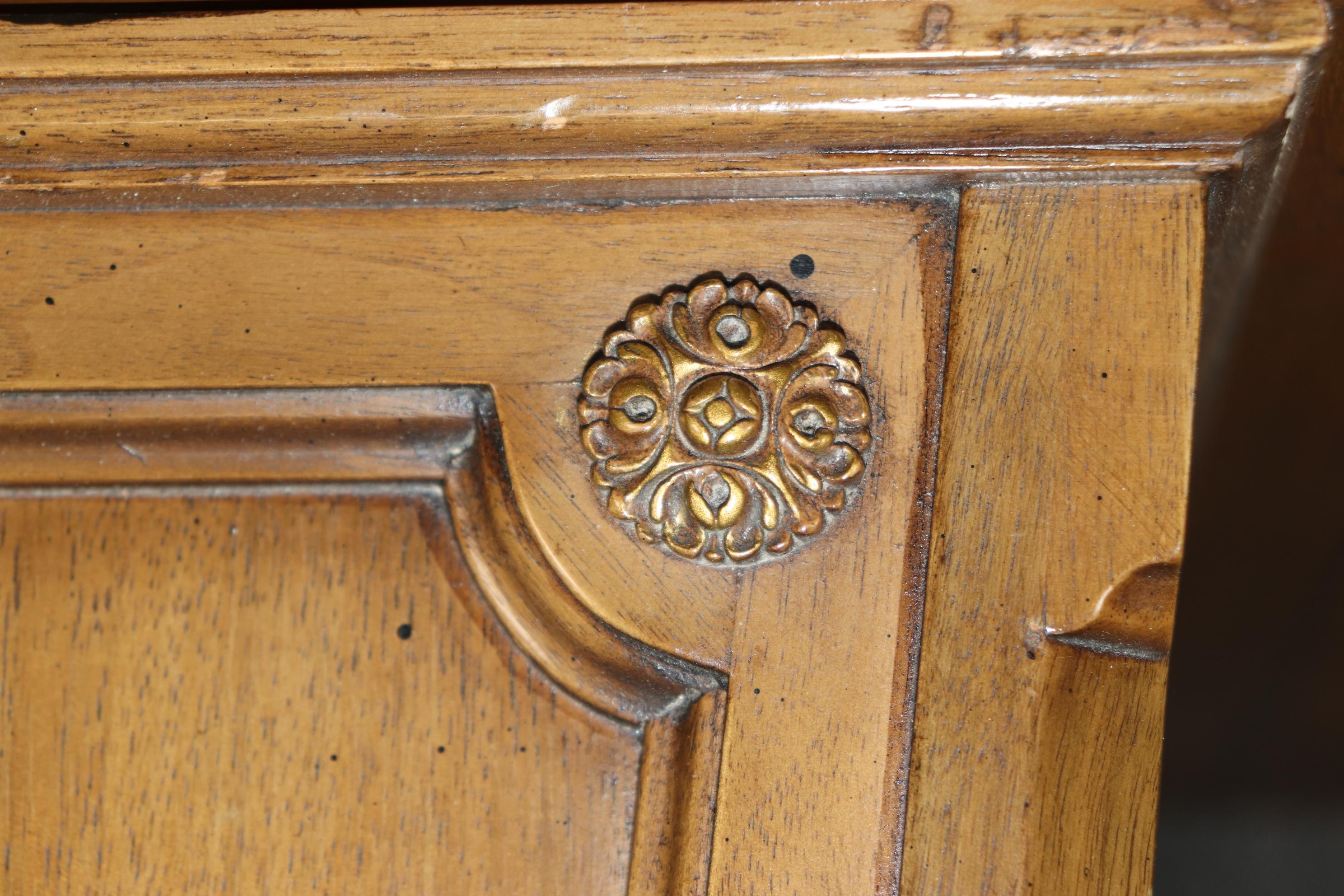 Escritorio de marquetería de madera de nogal francés Directoire en venta 8