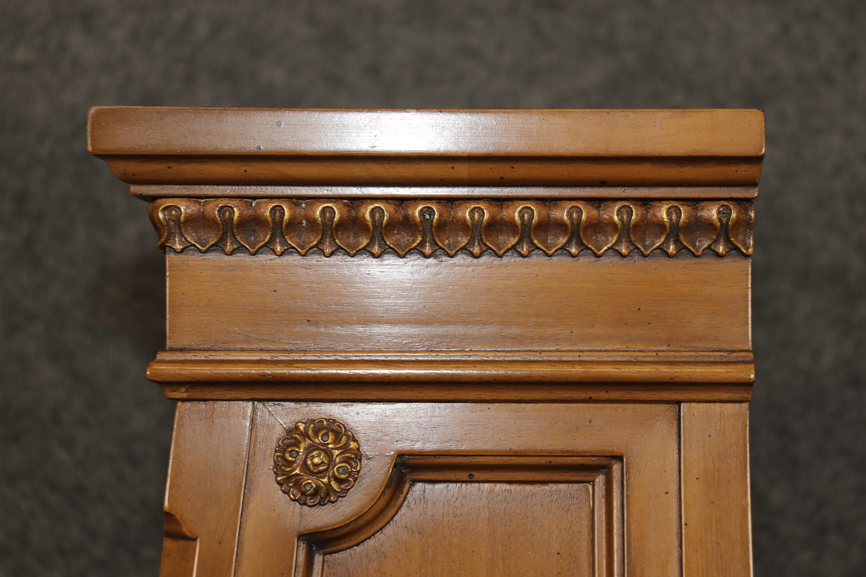 Escritorio de marquetería de madera de nogal francés Directoire en venta 9